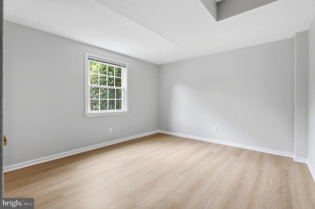 6527 BAY TREE COURT
