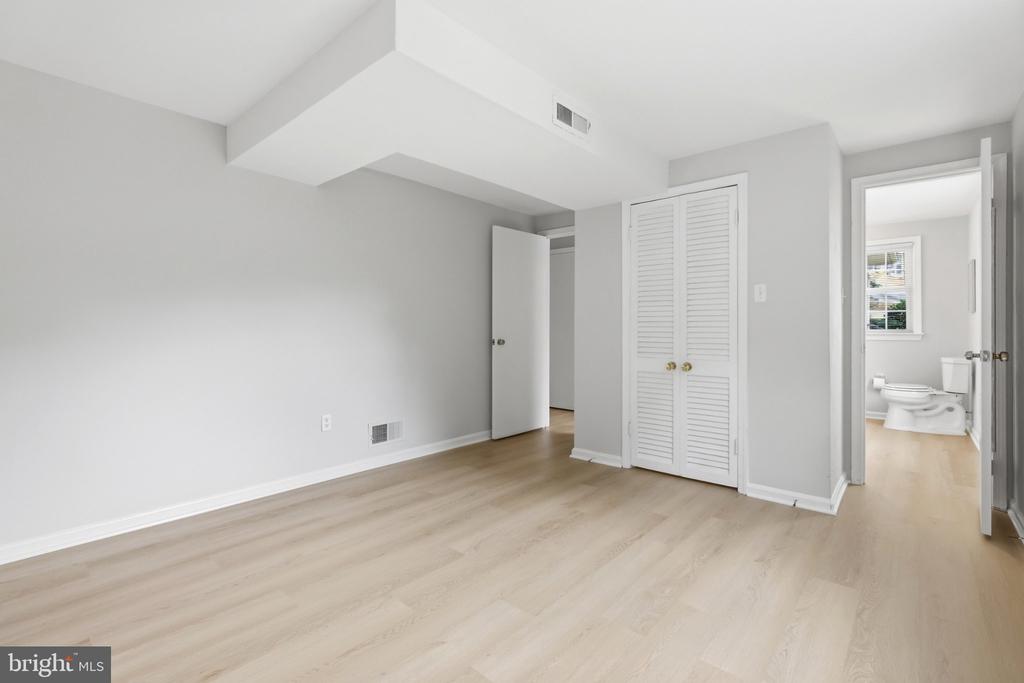 6527 BAY TREE COURT
