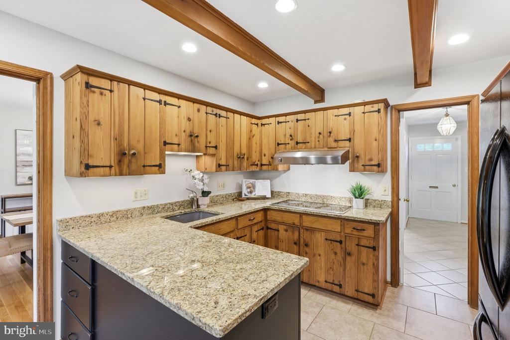 6527 BAY TREE COURT