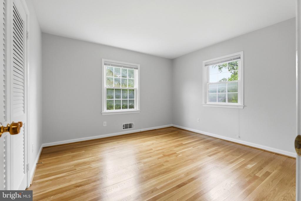 6527 BAY TREE COURT