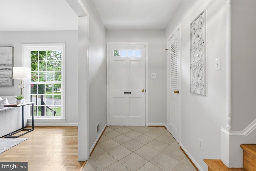 6527 BAY TREE COURT