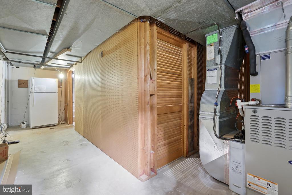 6527 BAY TREE COURT