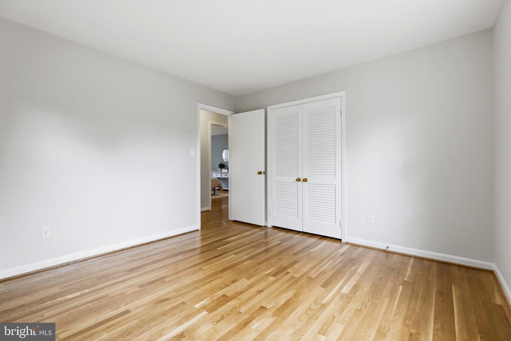 6527 BAY TREE COURT