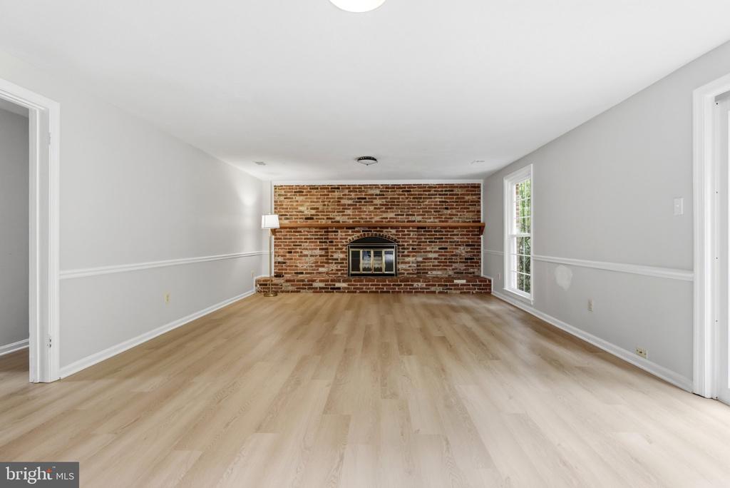6527 BAY TREE COURT