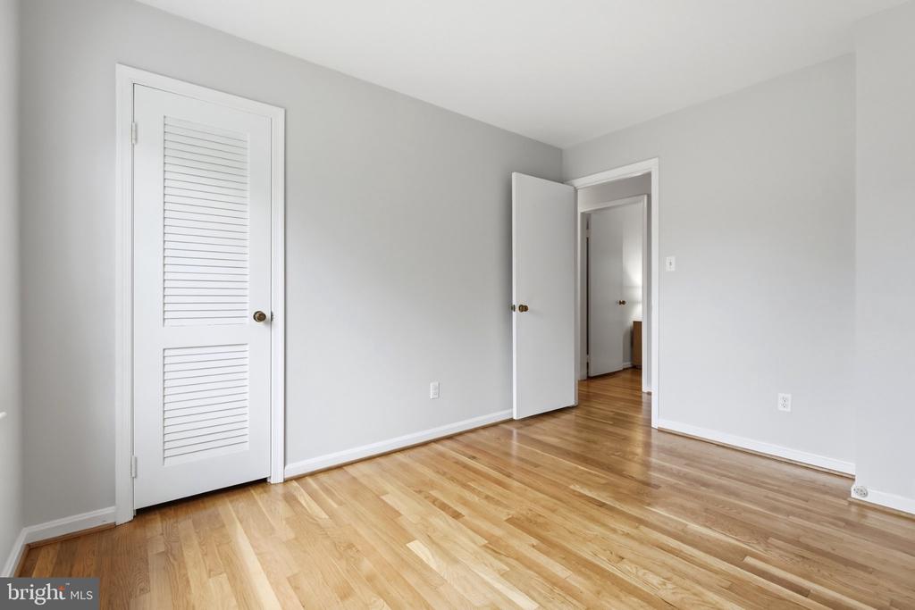 6527 BAY TREE COURT