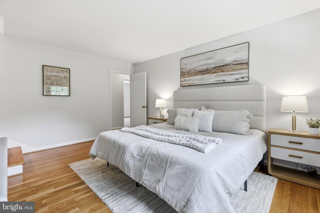 6527 BAY TREE COURT