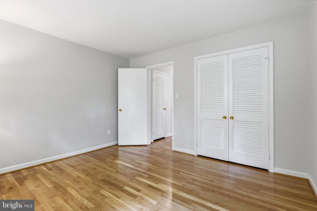 6527 BAY TREE COURT