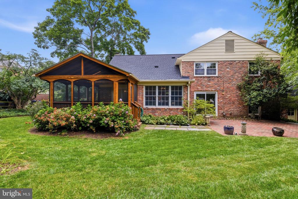 6527 BAY TREE COURT