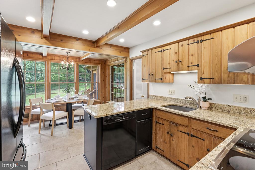 6527 BAY TREE COURT