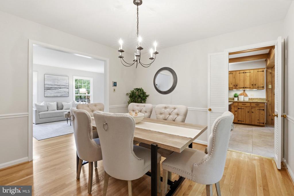 6527 BAY TREE COURT