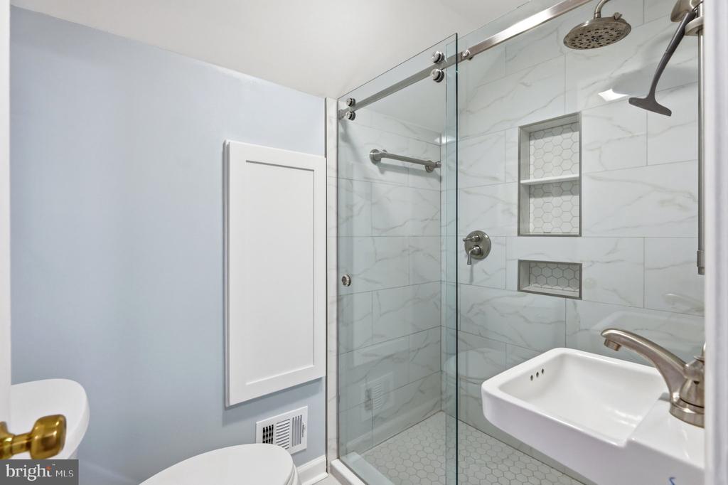 6527 BAY TREE COURT