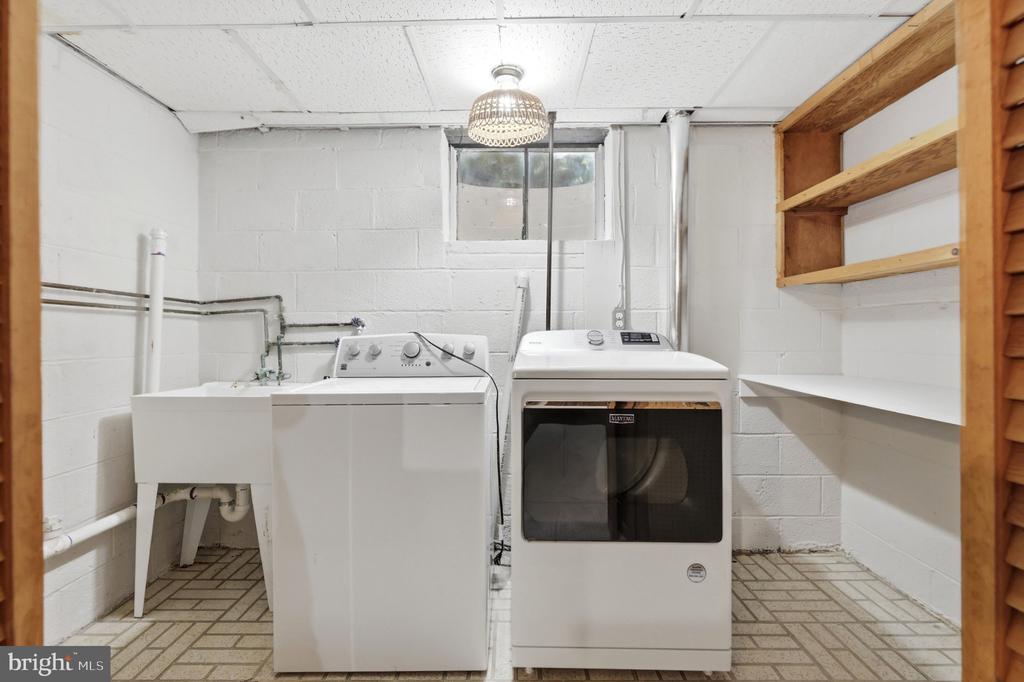 6527 BAY TREE COURT
