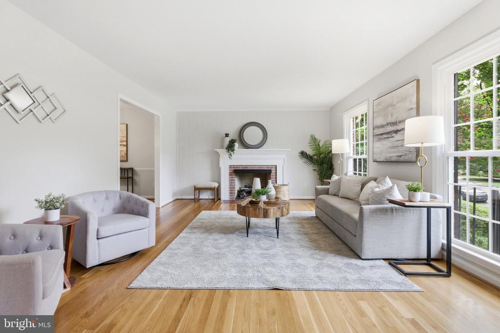 6527 BAY TREE COURT
