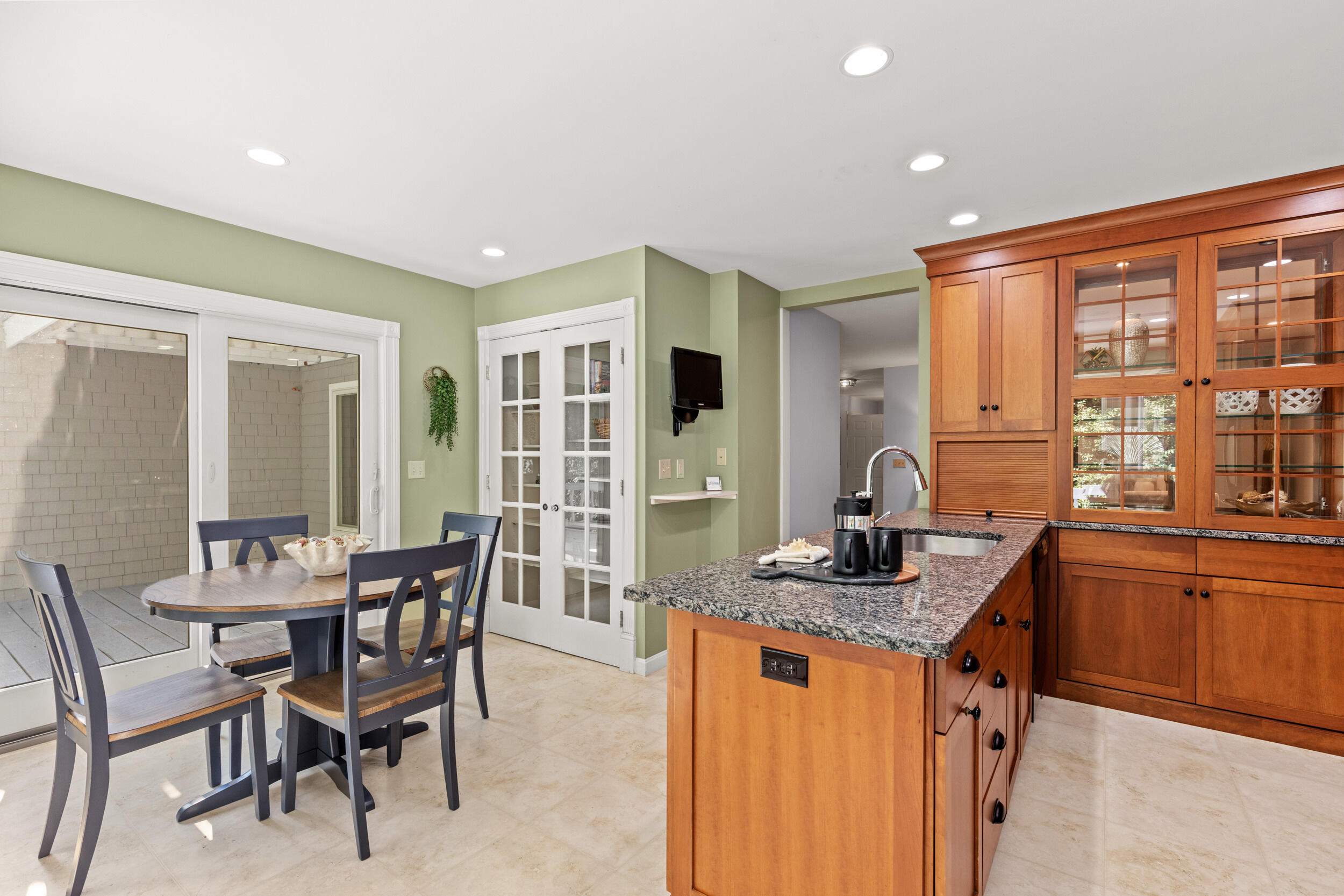 12 Blueberry Road, 12