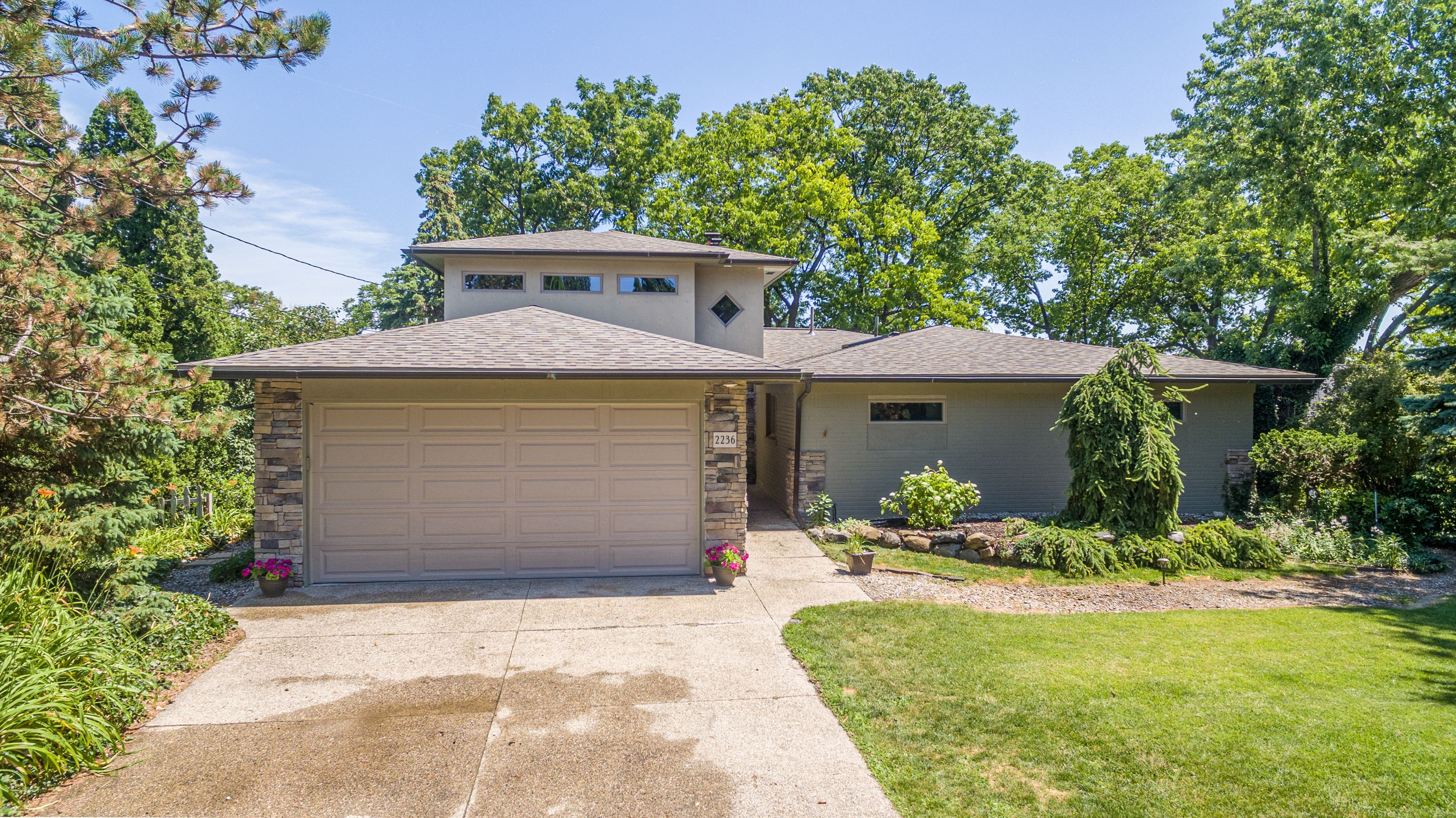 2236 S HAMMOND LAKE Road