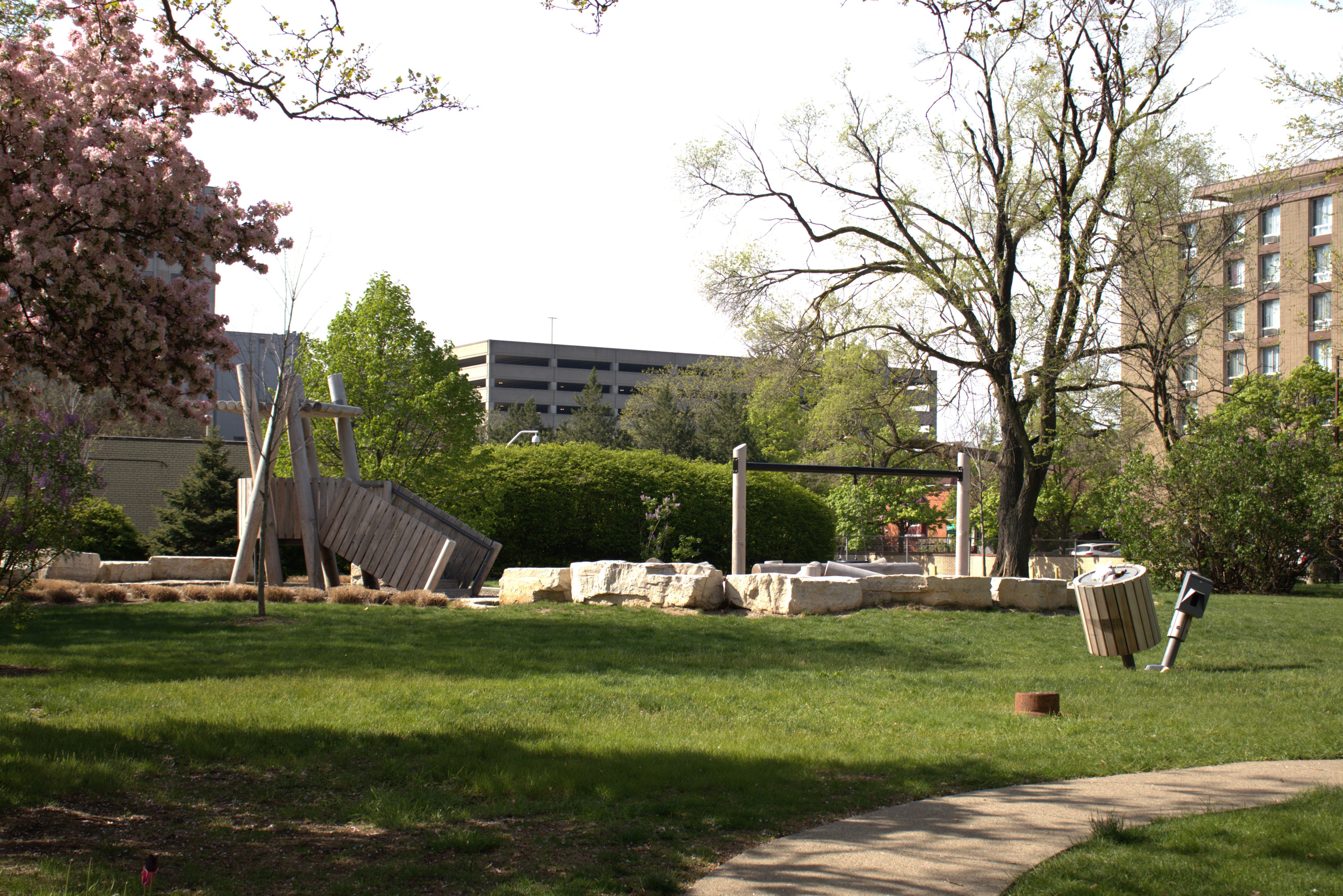 667 W BETHUNE Street