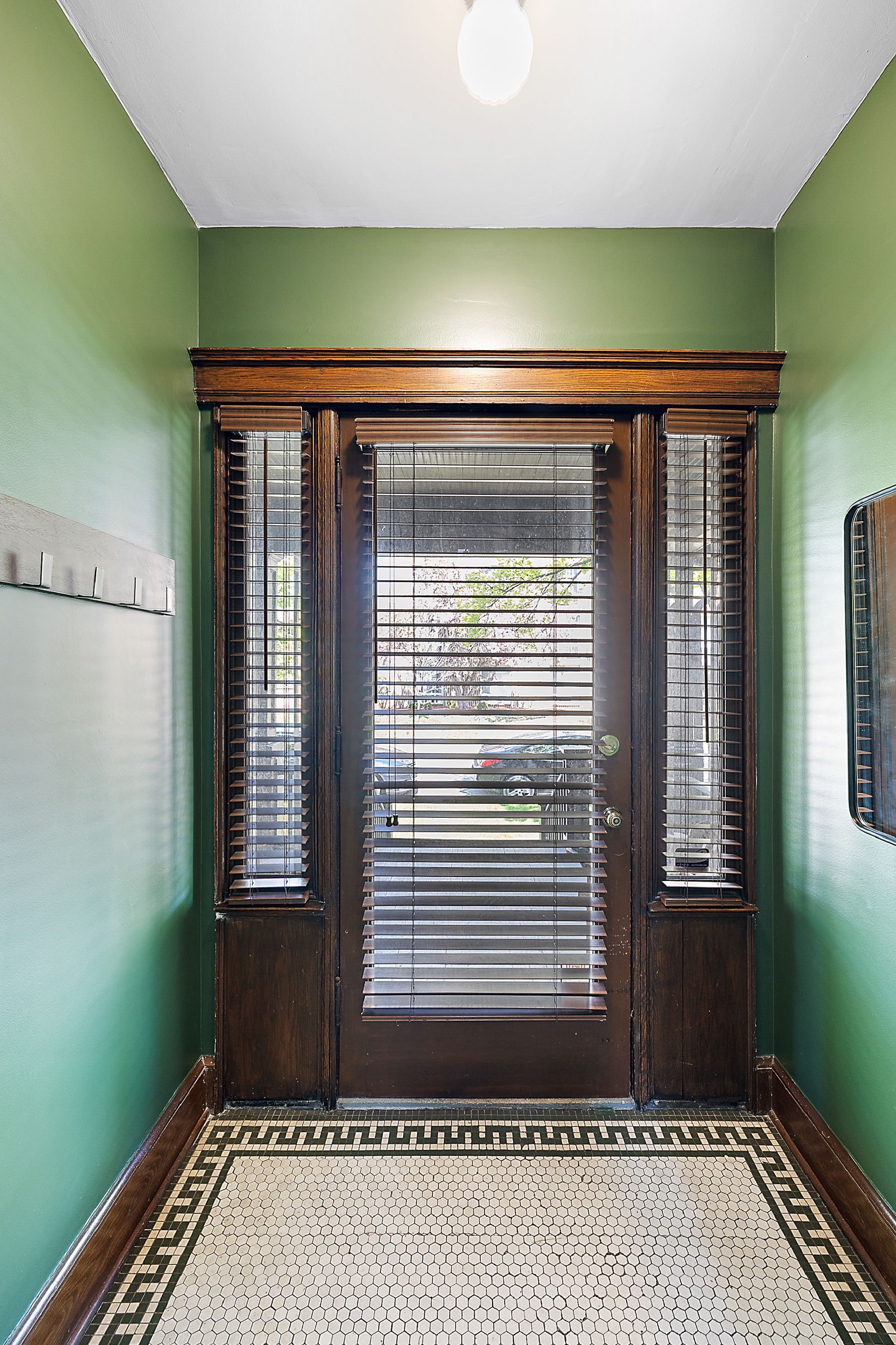 667 W BETHUNE Street