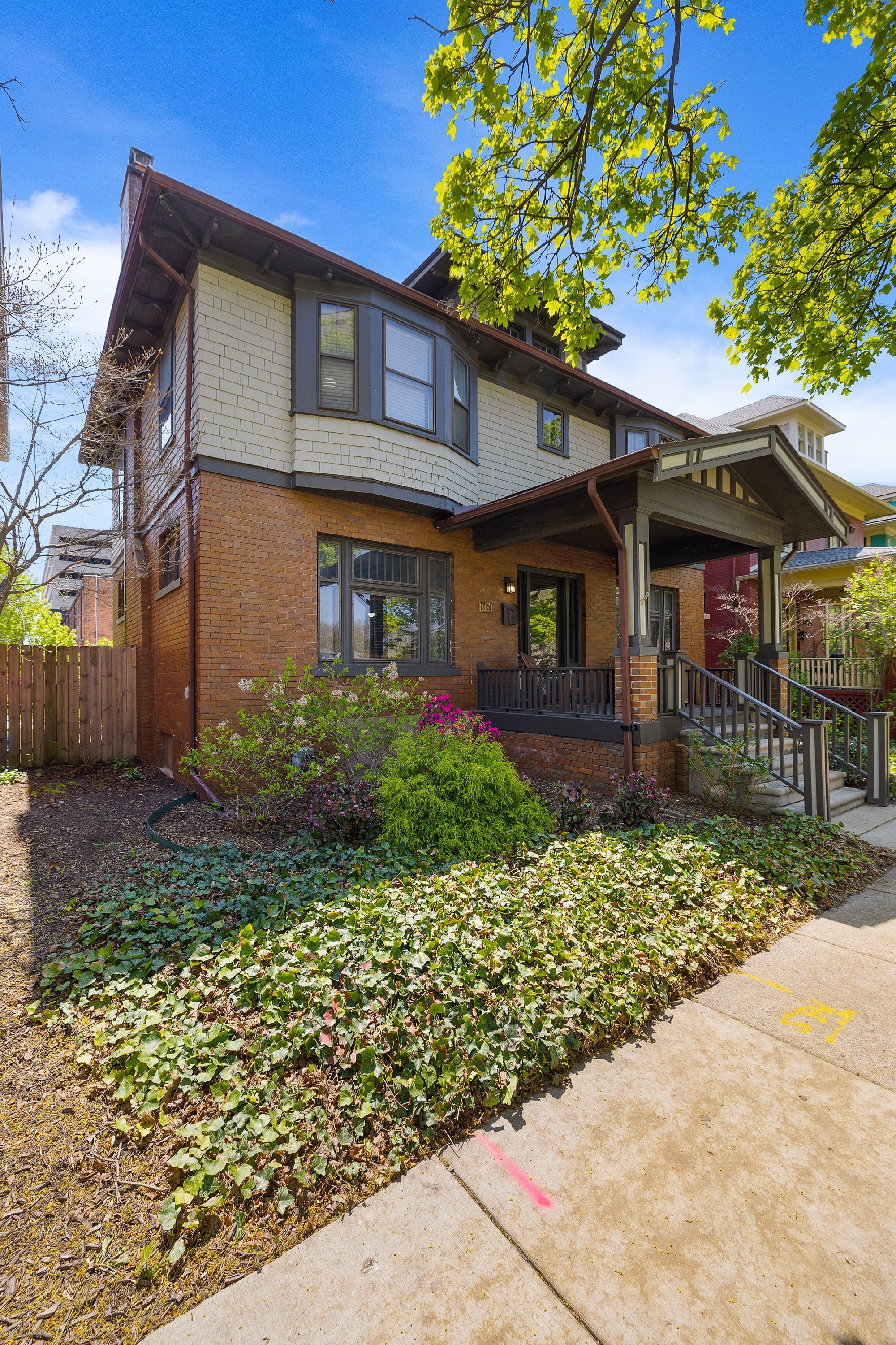 667 W BETHUNE Street