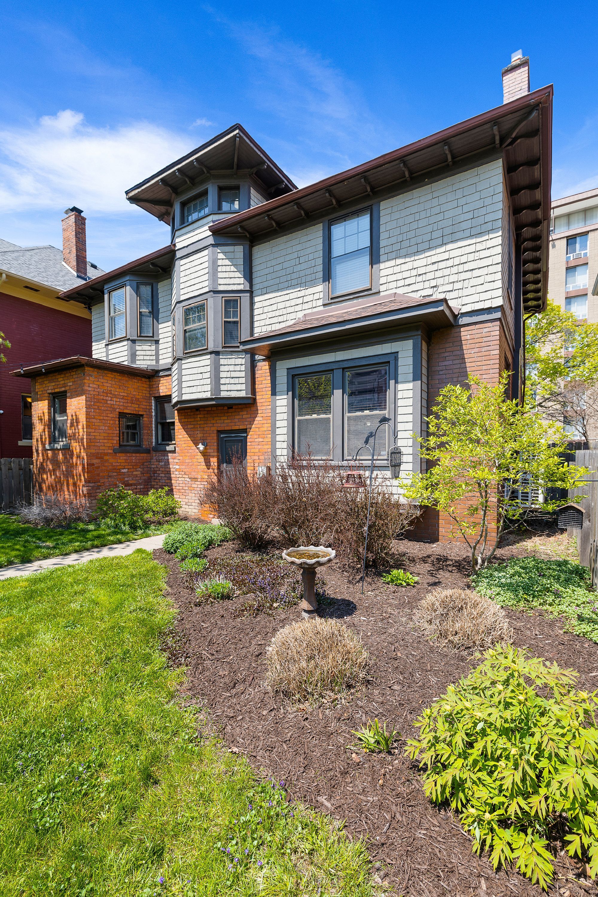 667 W BETHUNE Street