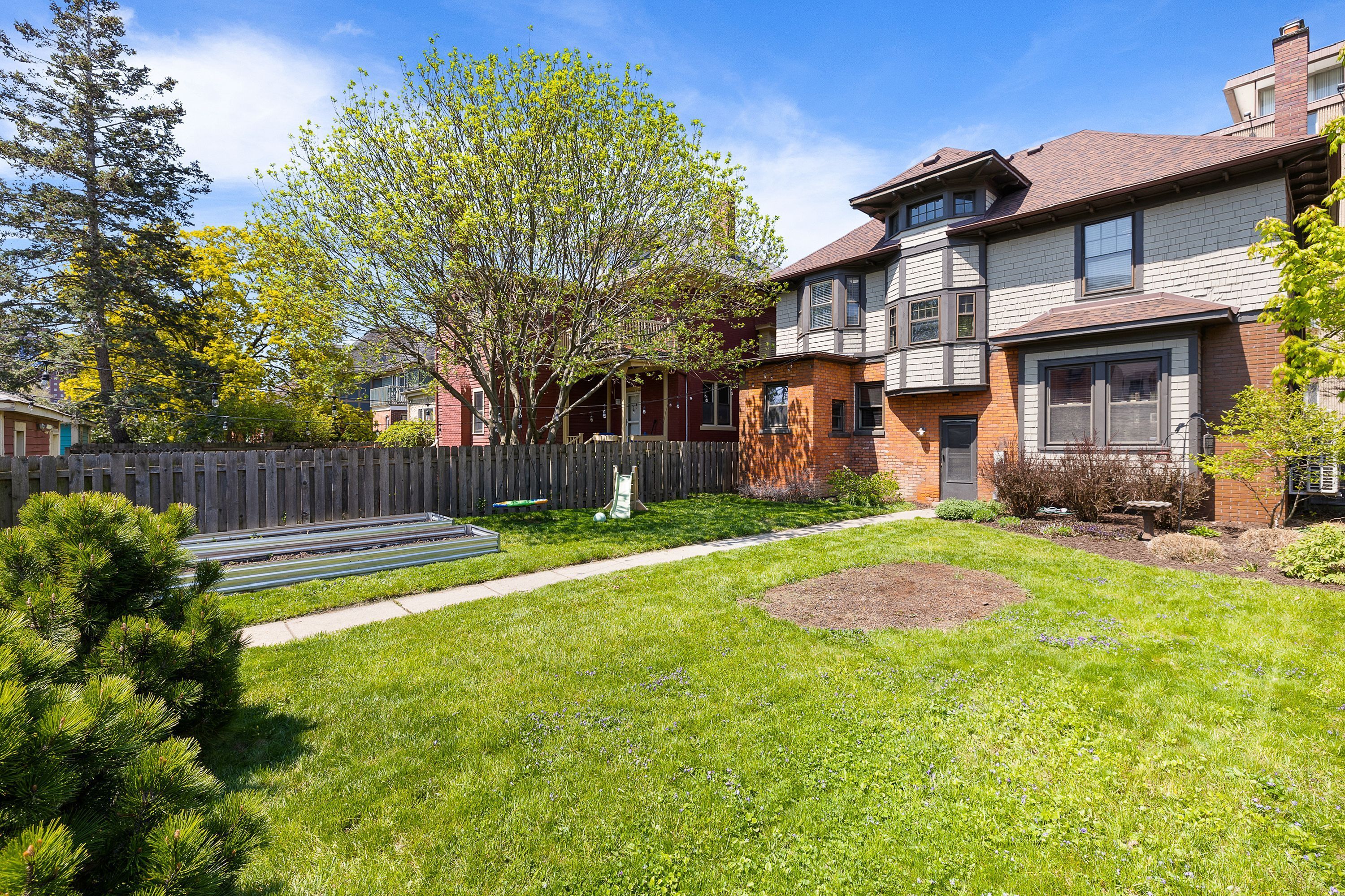 667 W BETHUNE Street