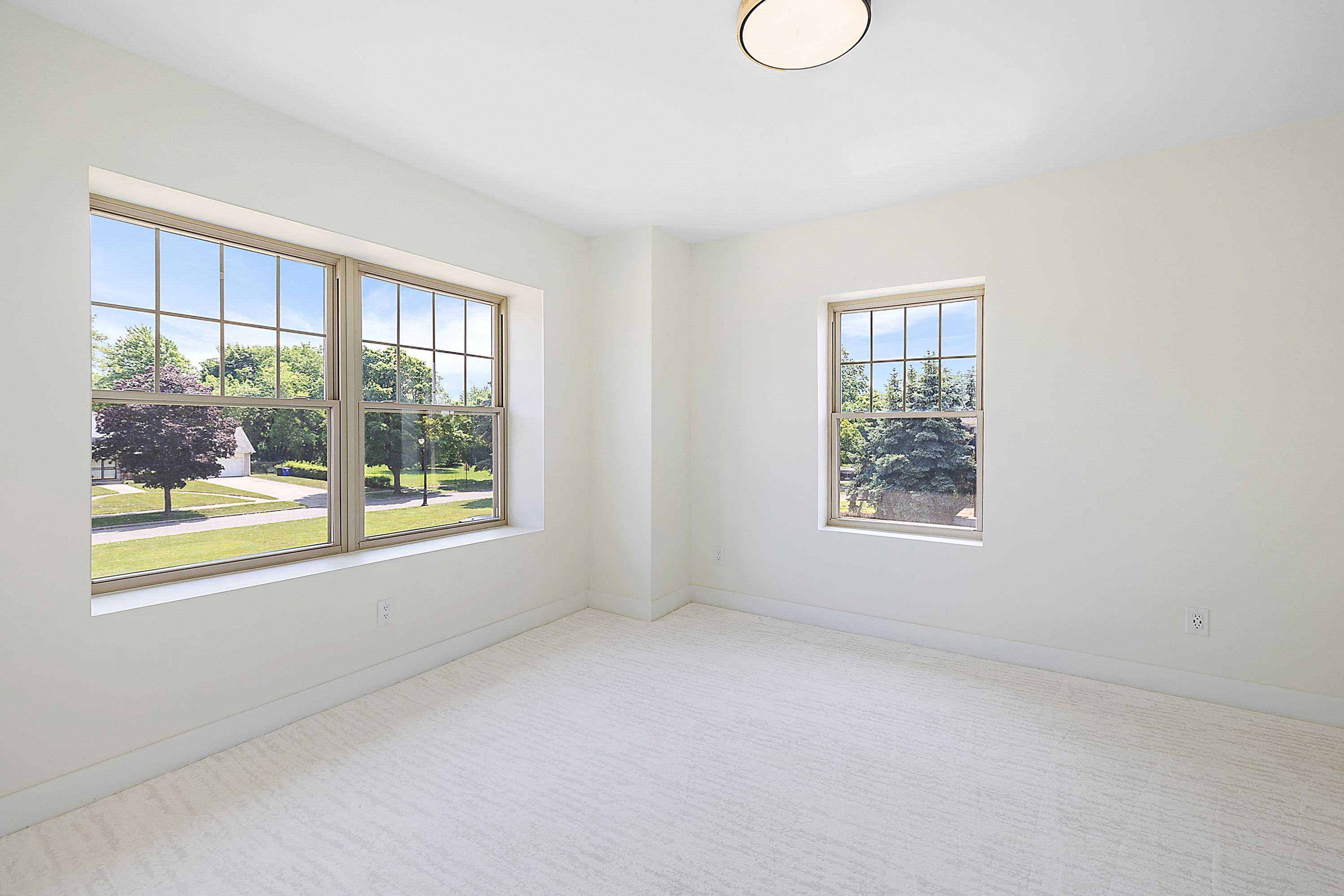 647 ARDEN PARK Boulevard