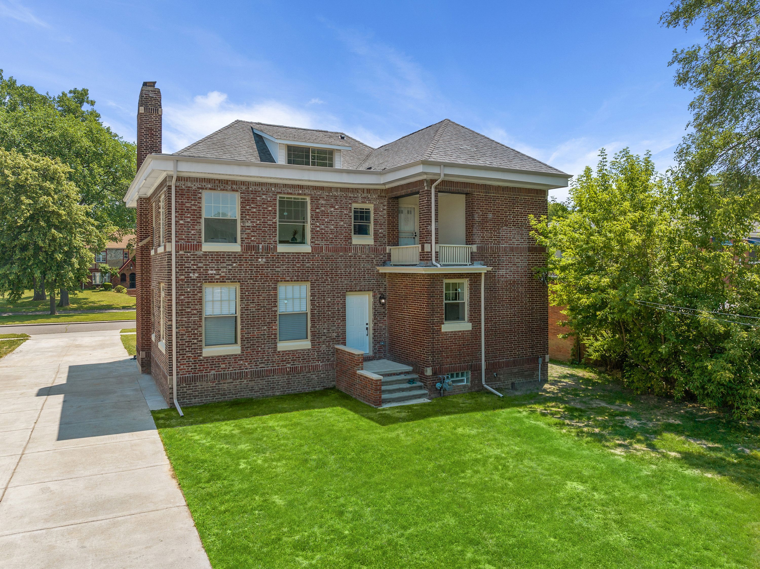 647 ARDEN PARK Boulevard