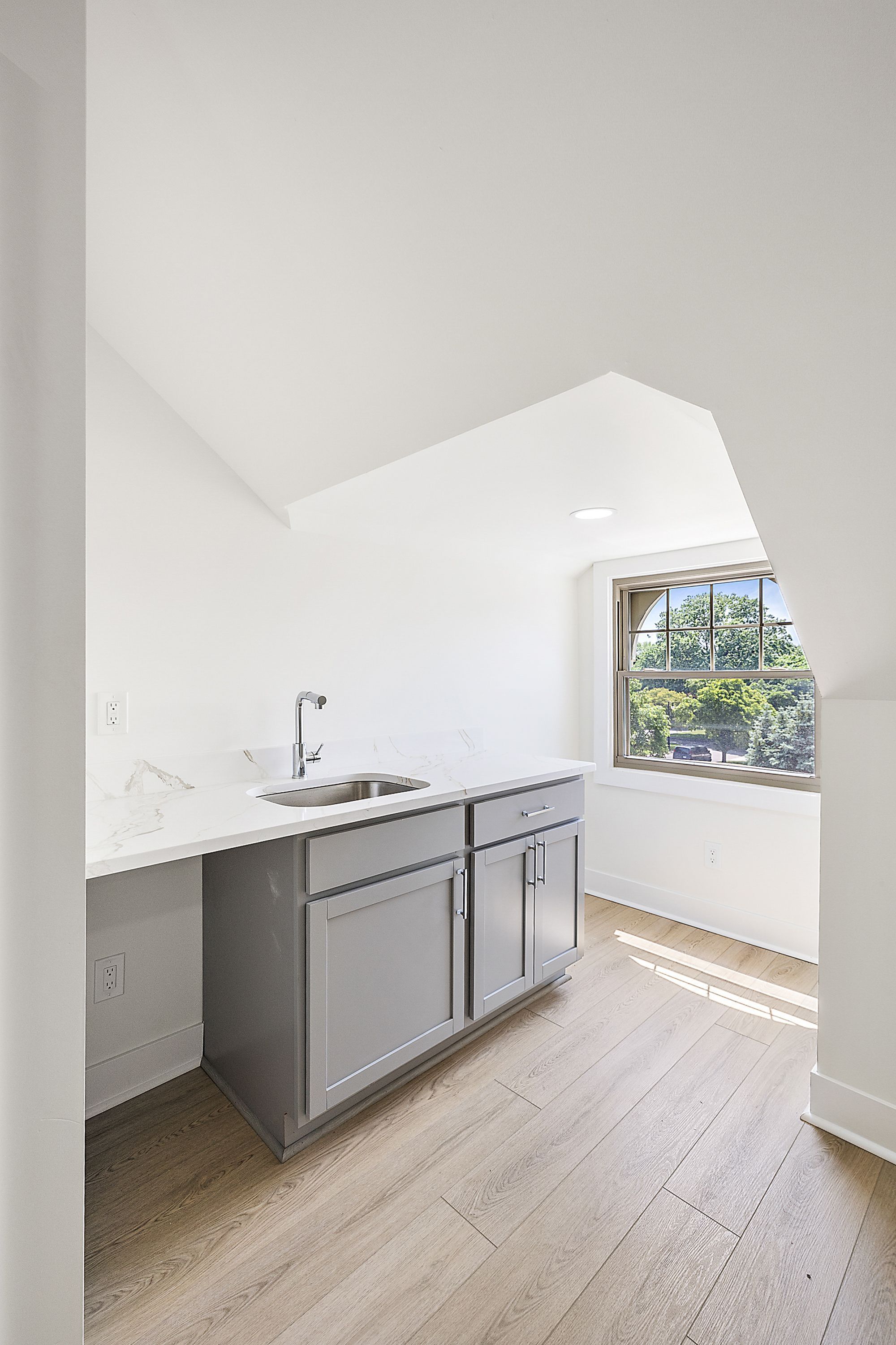 647 ARDEN PARK Boulevard