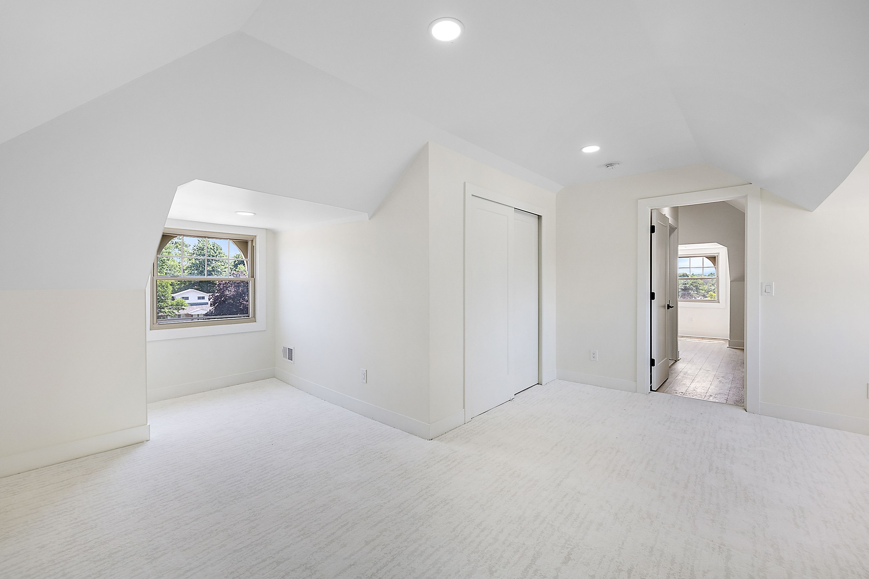 647 ARDEN PARK Boulevard