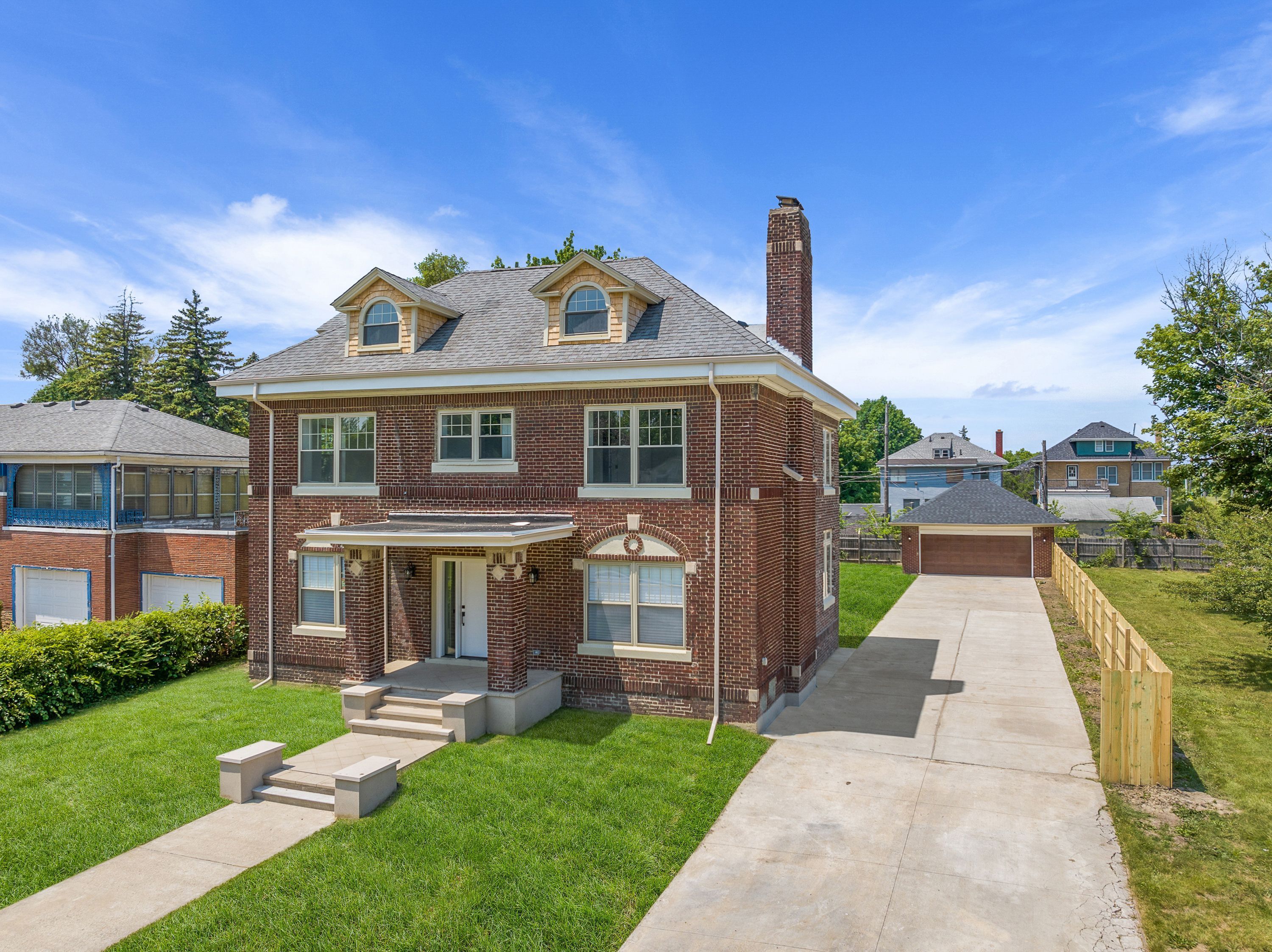 647 ARDEN PARK Boulevard