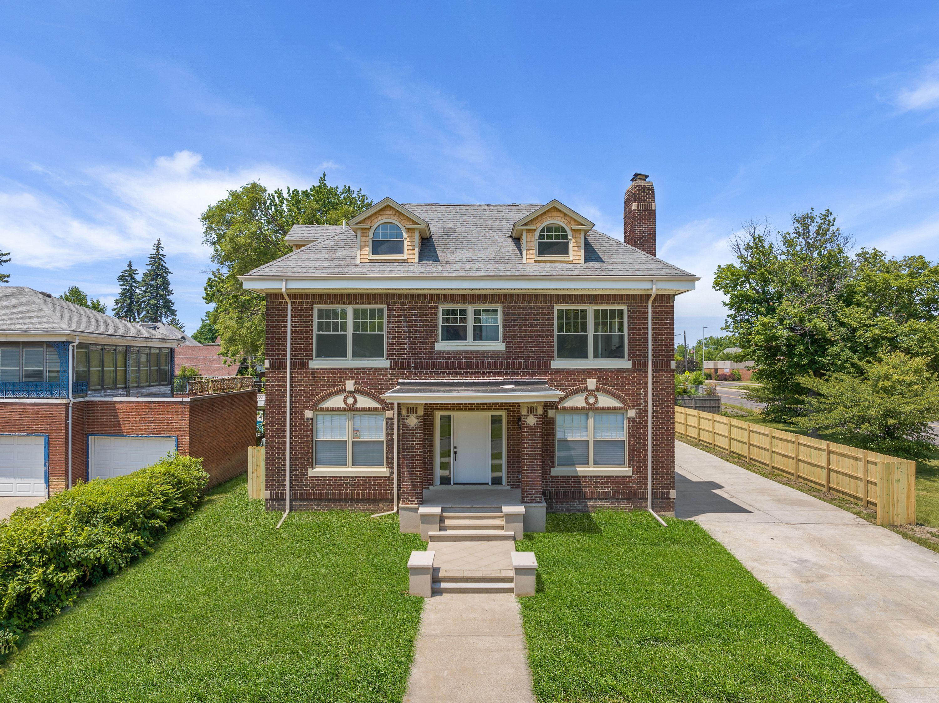 647 ARDEN PARK Boulevard