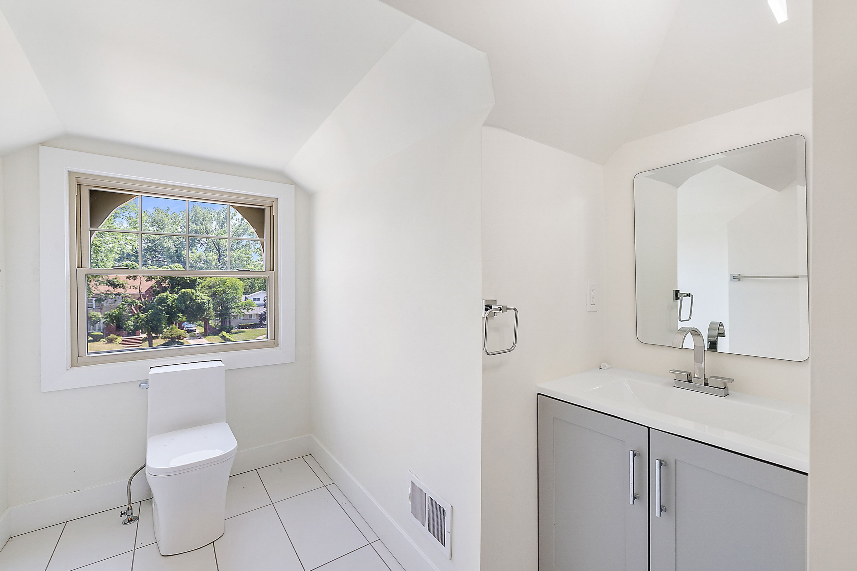 647 ARDEN PARK Boulevard