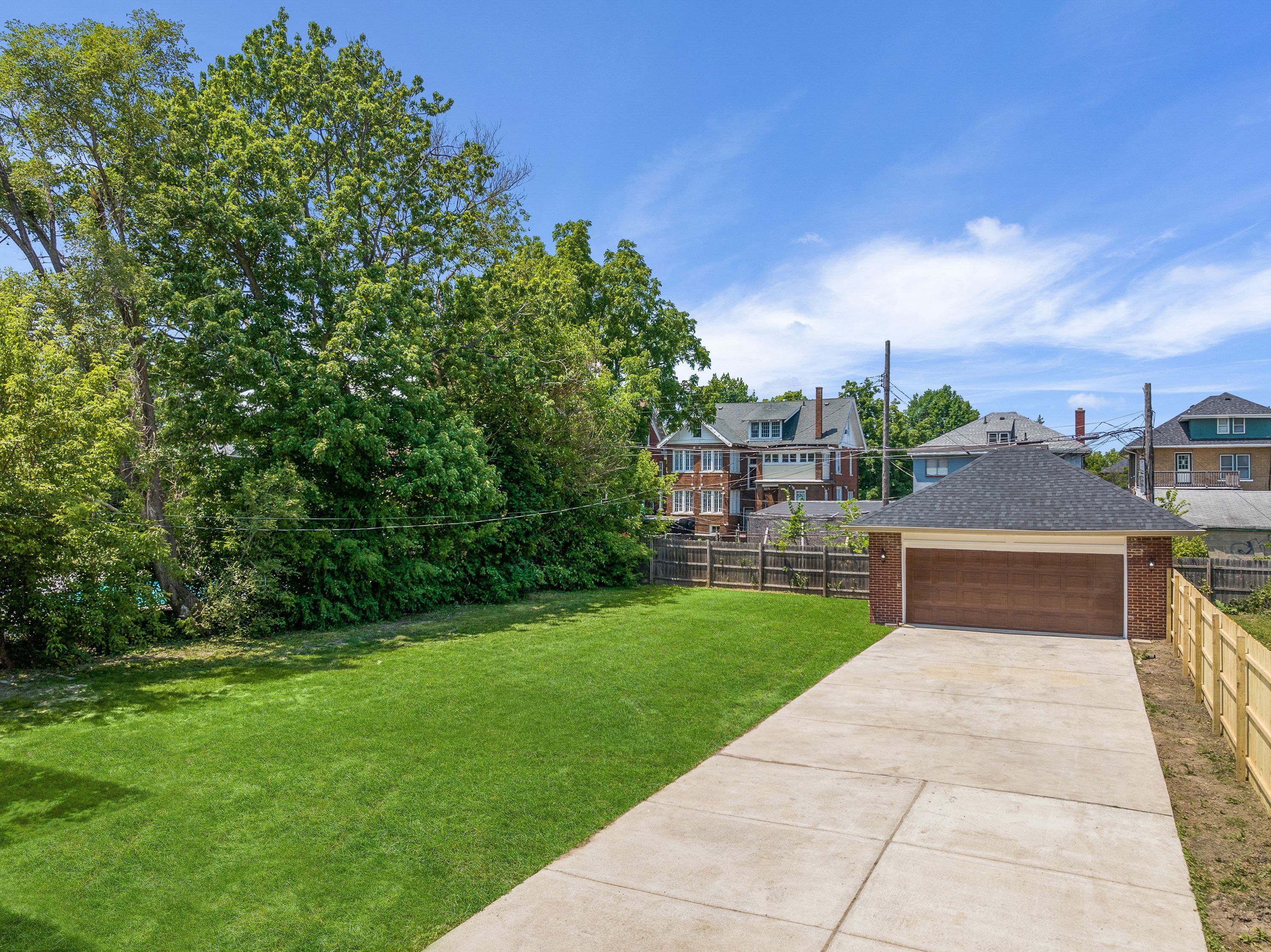 647 ARDEN PARK Boulevard