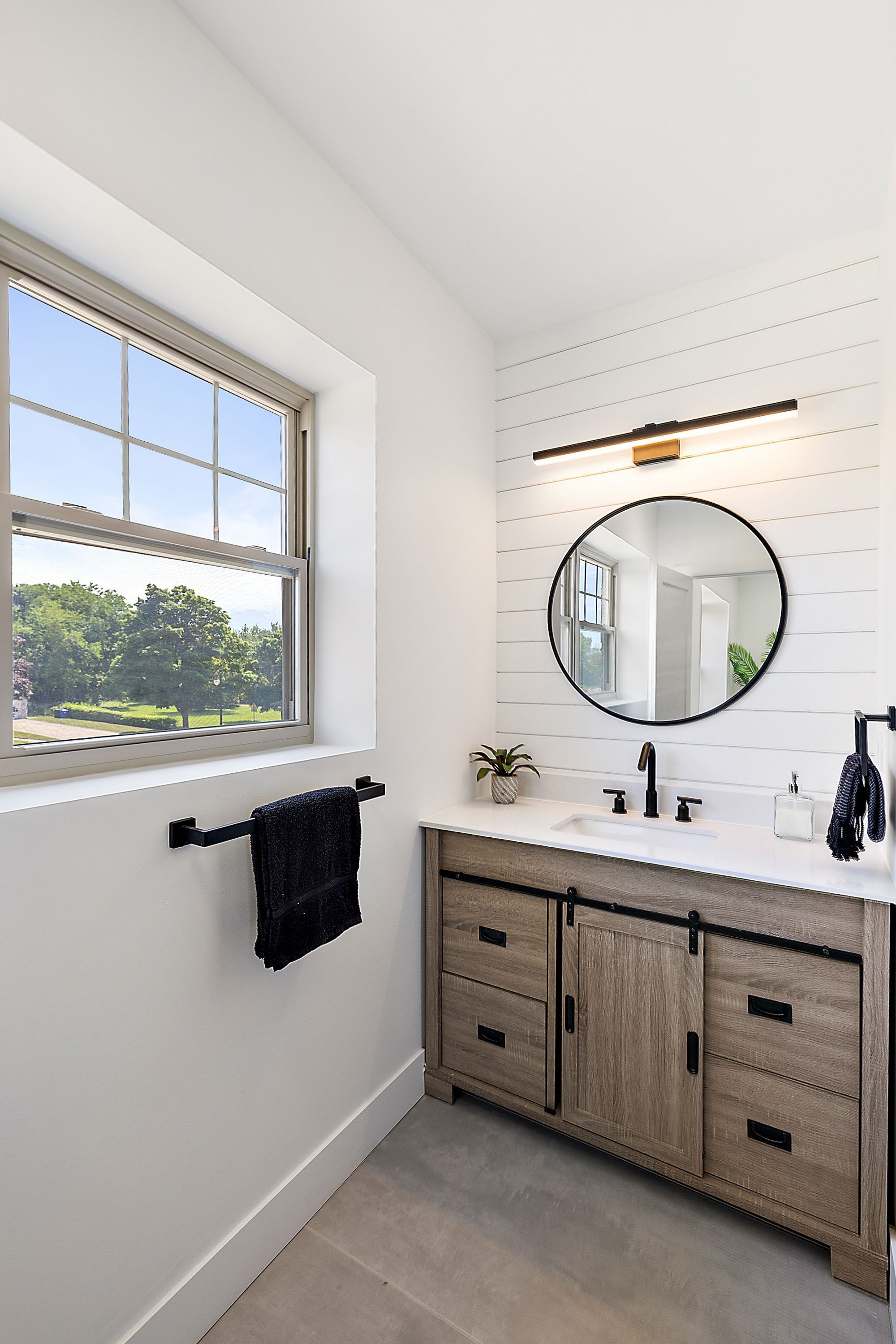 647 ARDEN PARK Boulevard