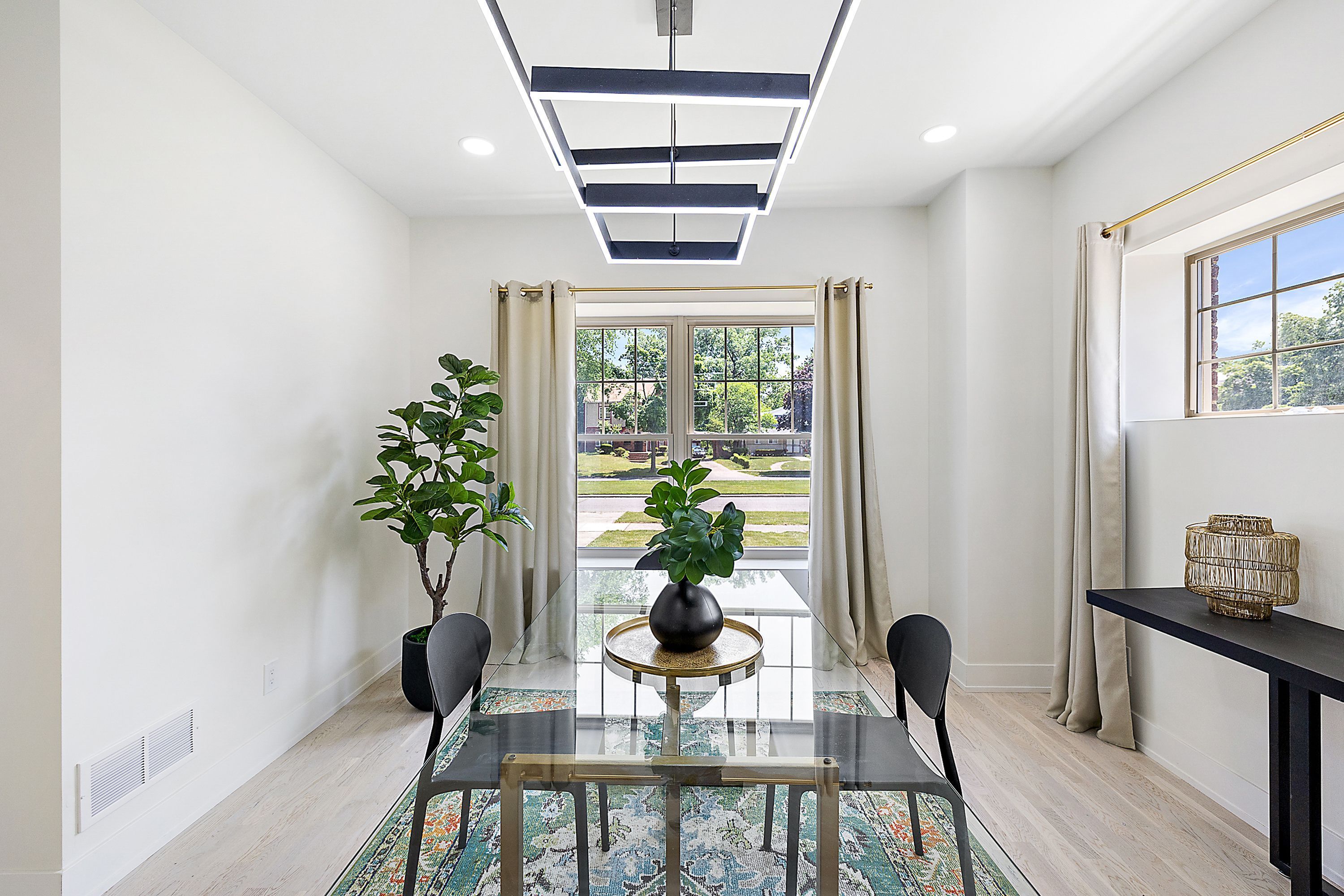 647 ARDEN PARK Boulevard