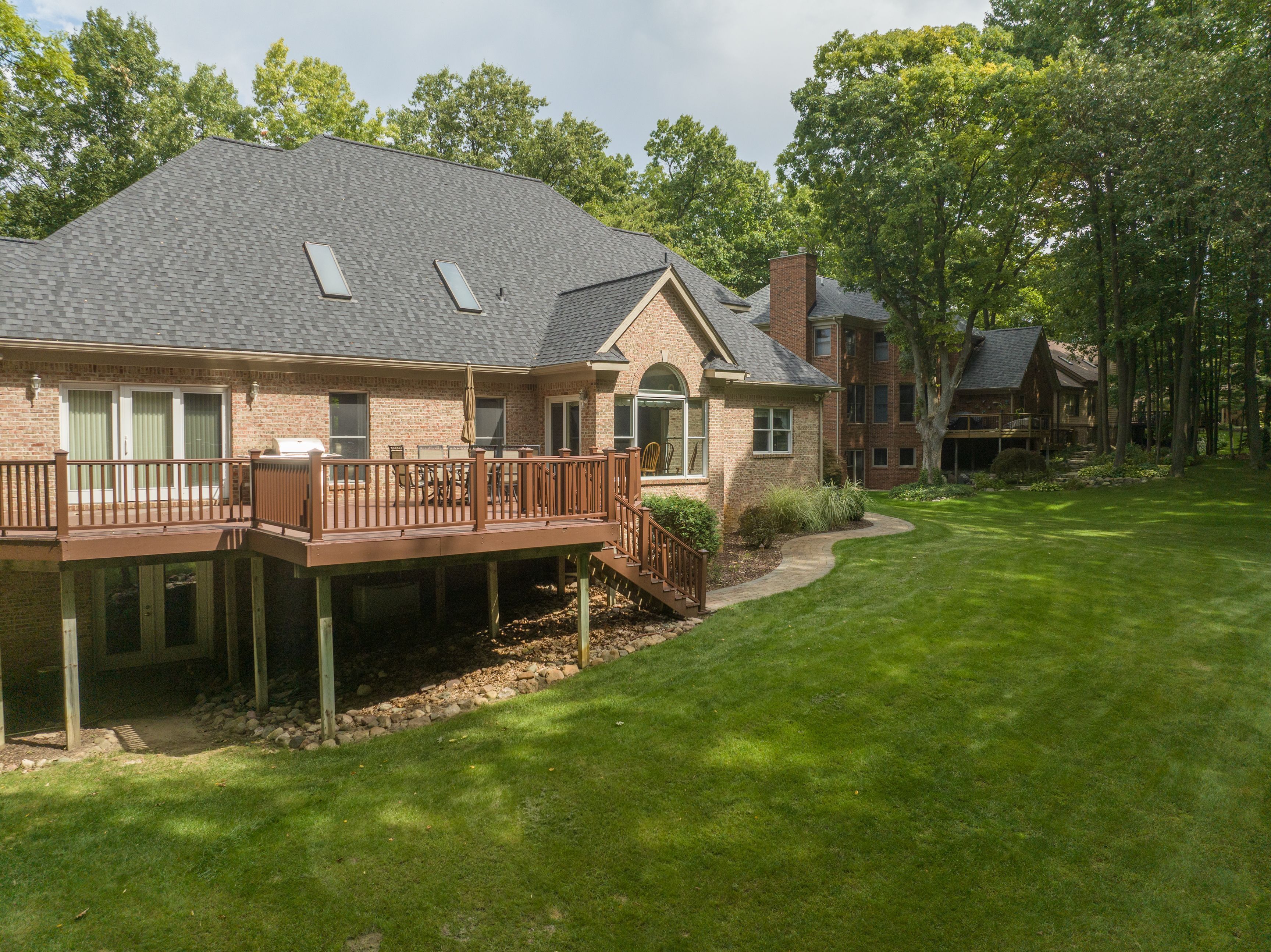 9899 CREEKWOOD Trail