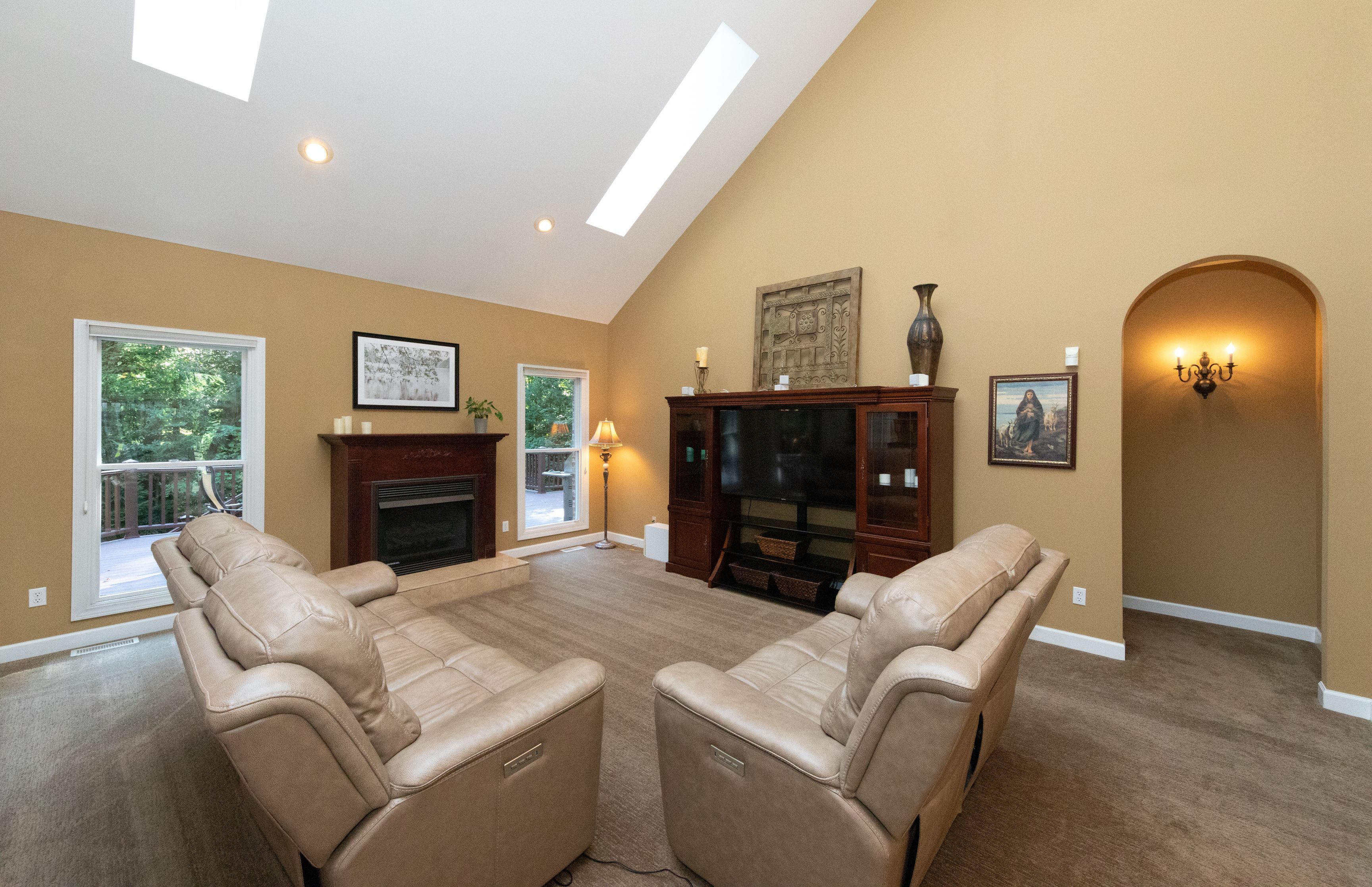 9899 CREEKWOOD Trail