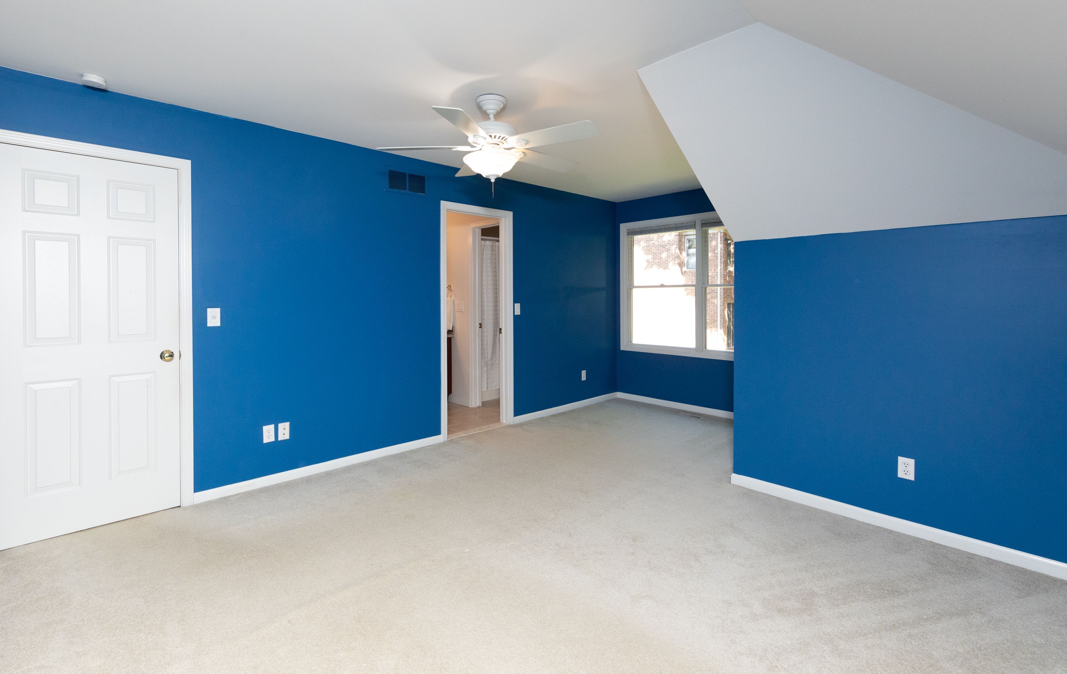 9899 CREEKWOOD Trail