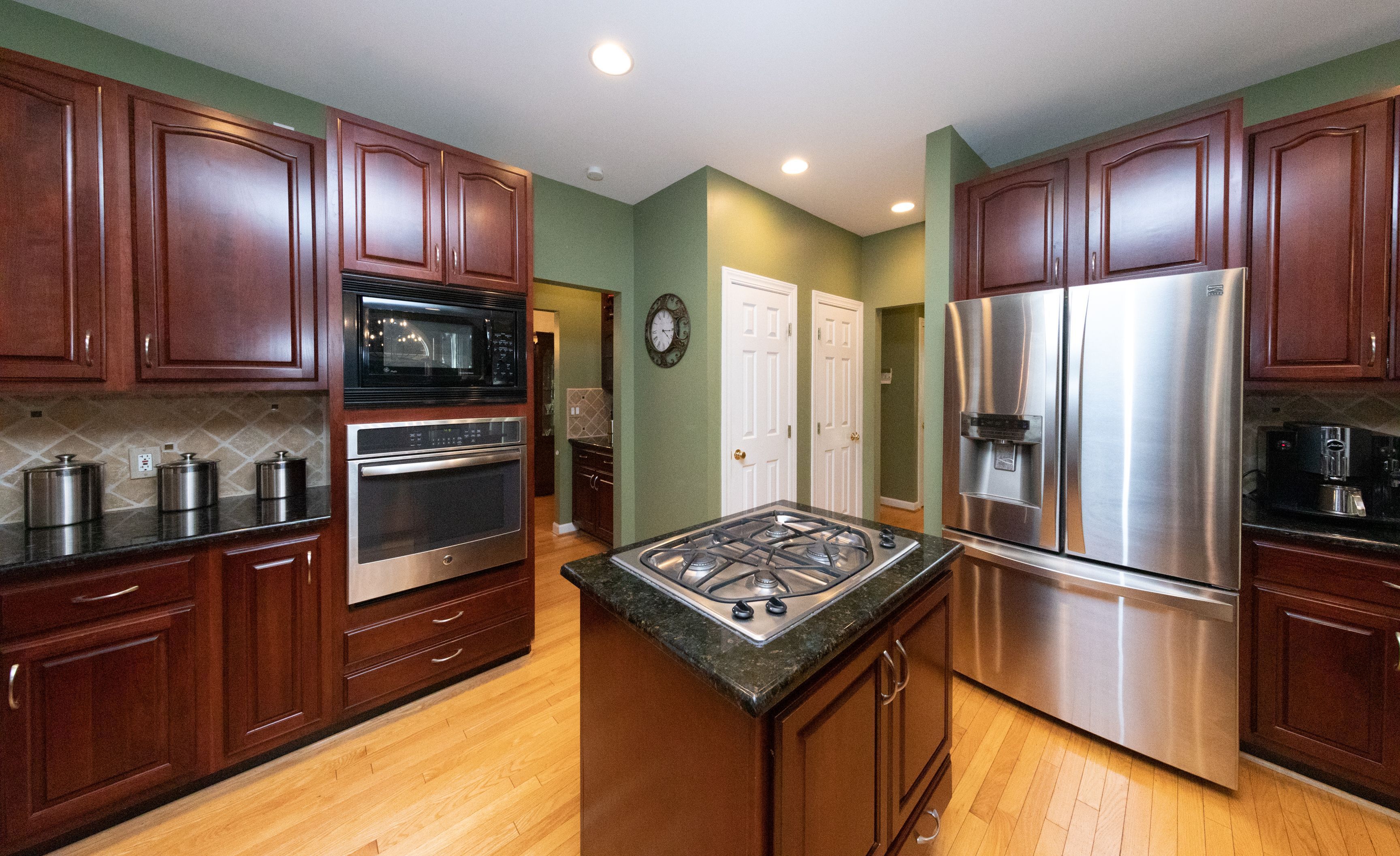 9899 CREEKWOOD Trail
