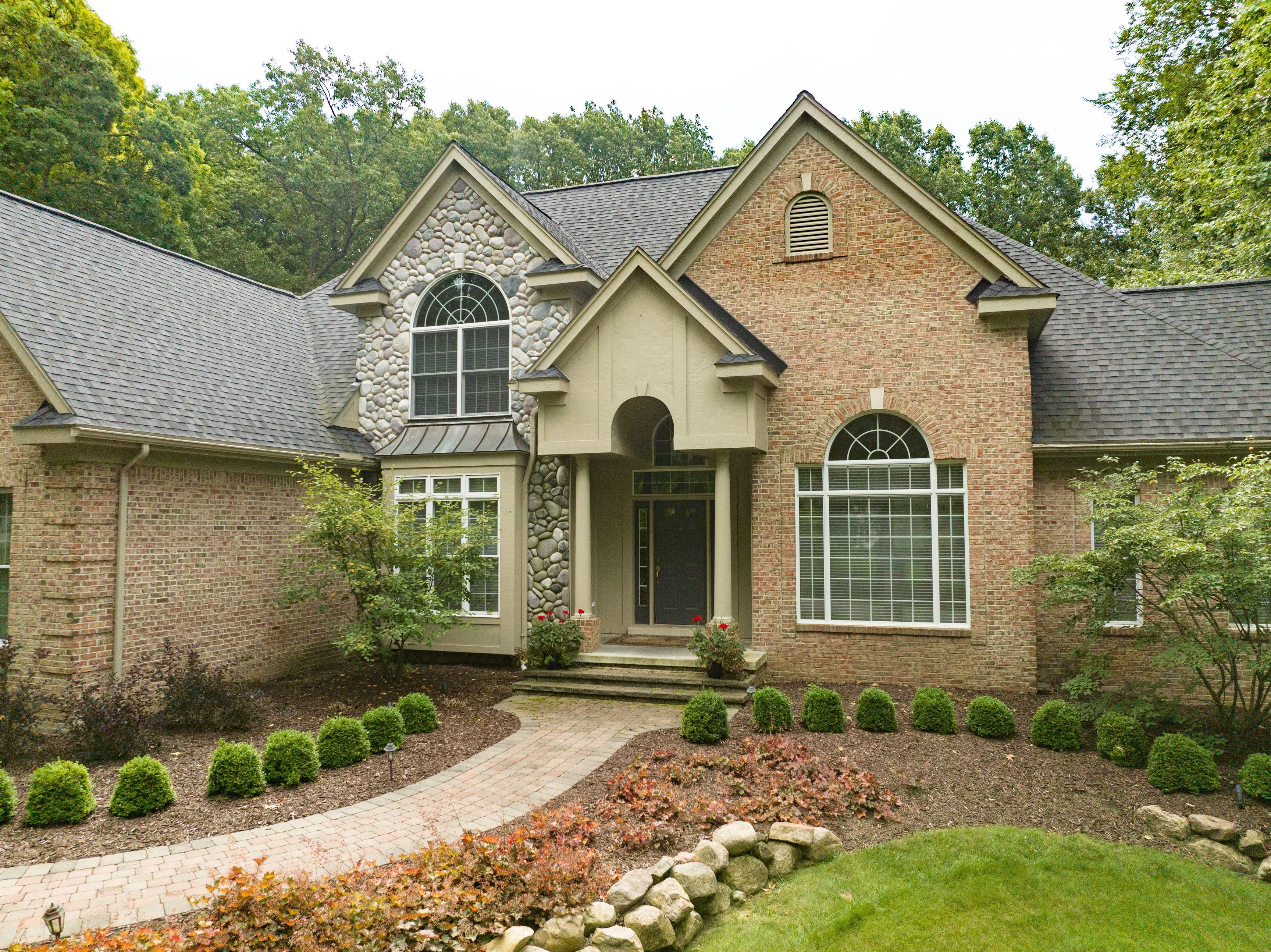 9899 CREEKWOOD Trail