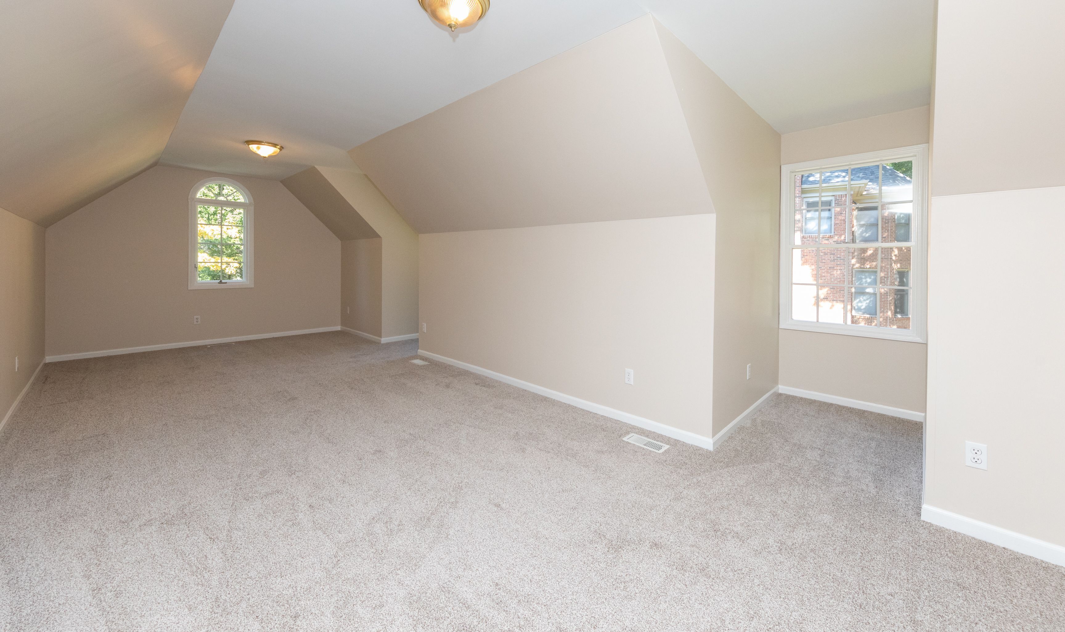 9899 CREEKWOOD Trail