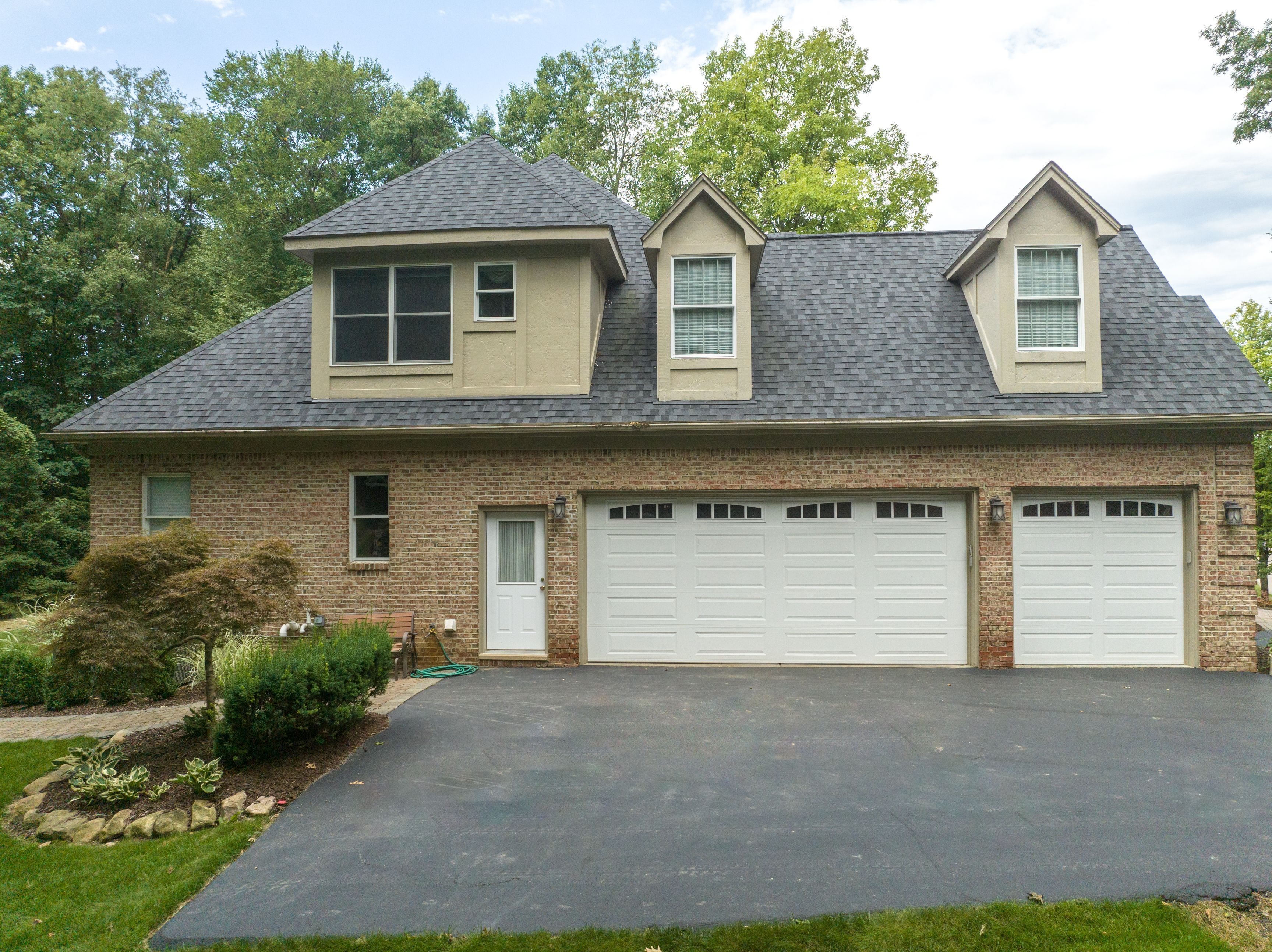 9899 CREEKWOOD Trail