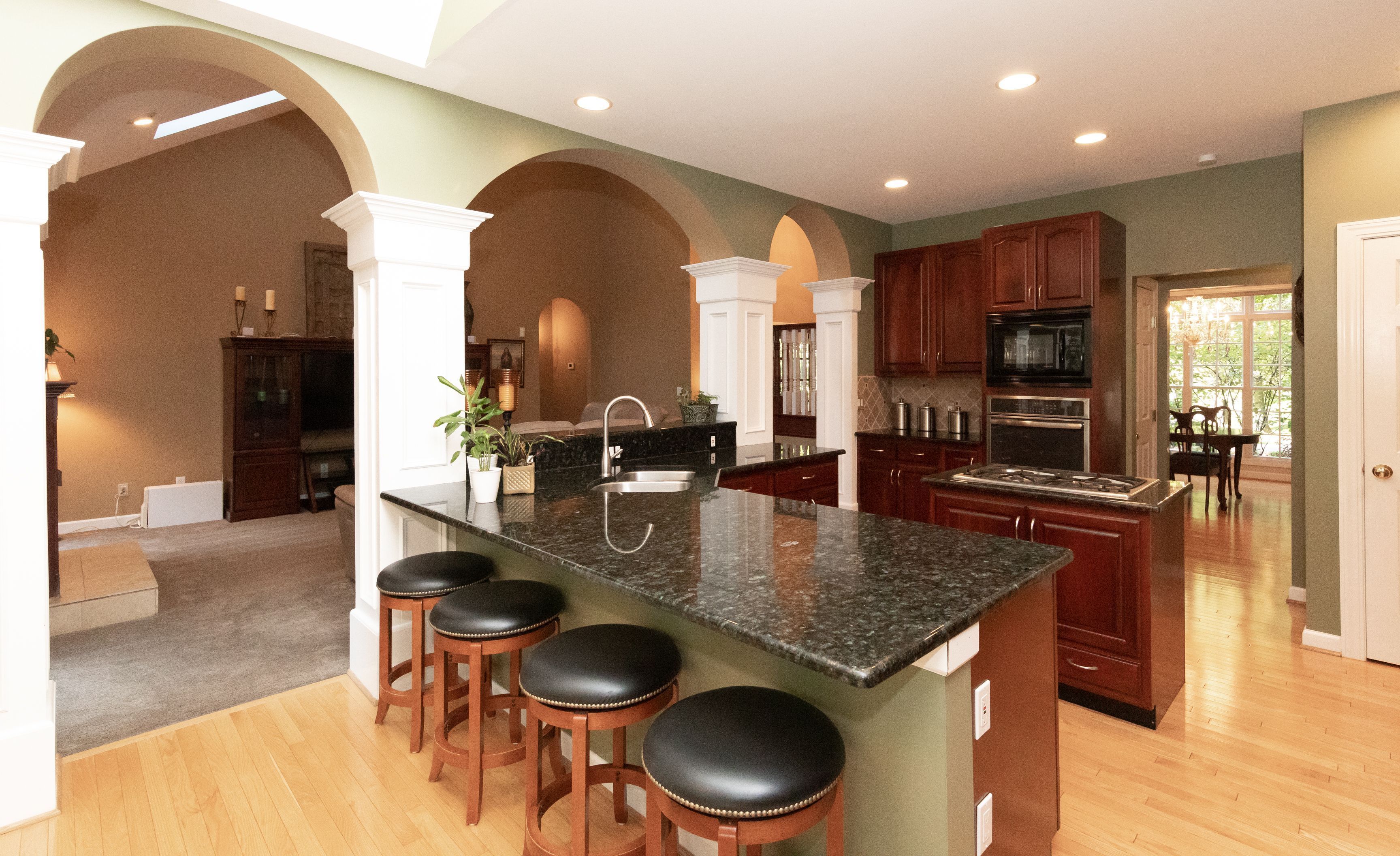 9899 CREEKWOOD Trail