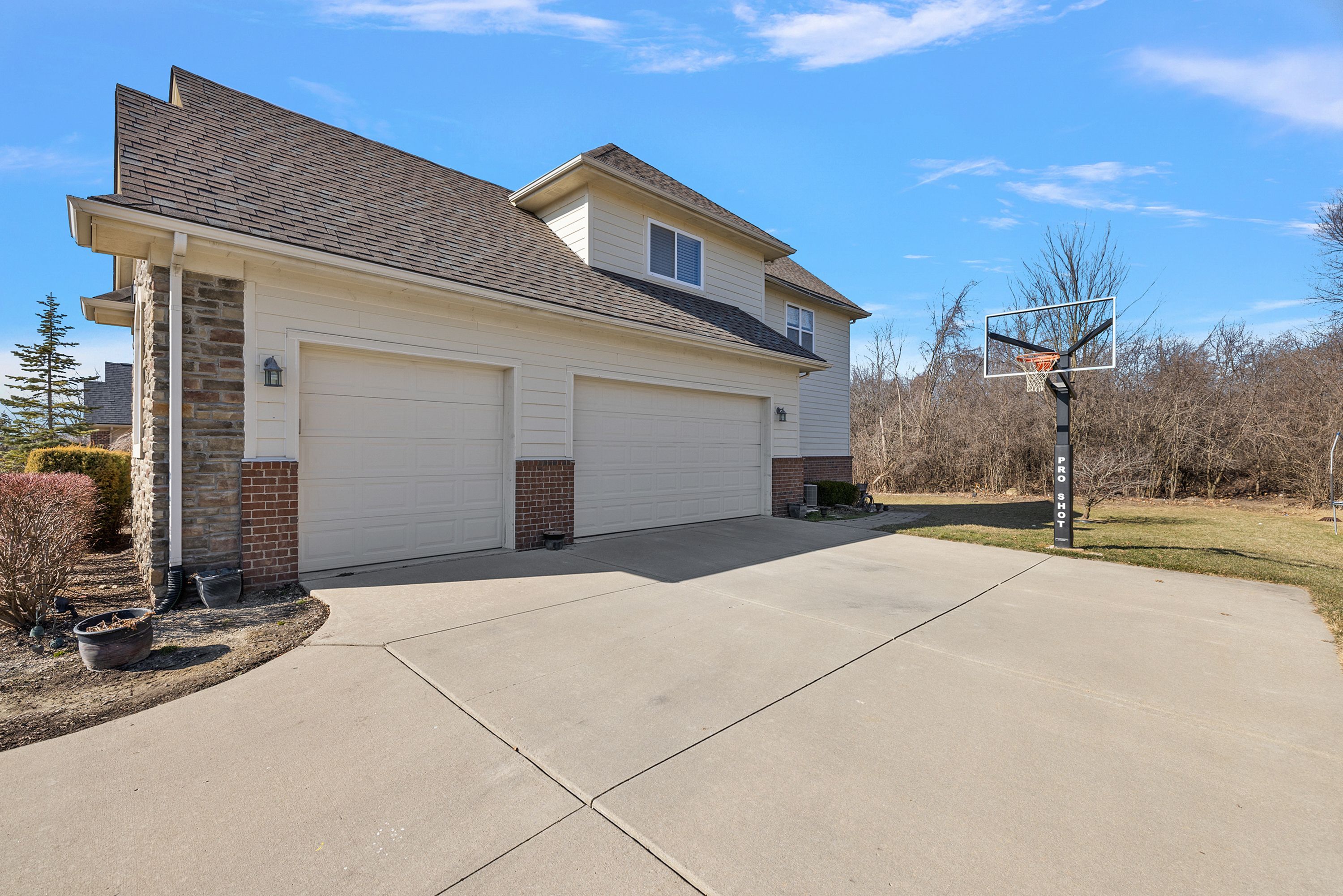 52860 WILLOWBROOK Drive