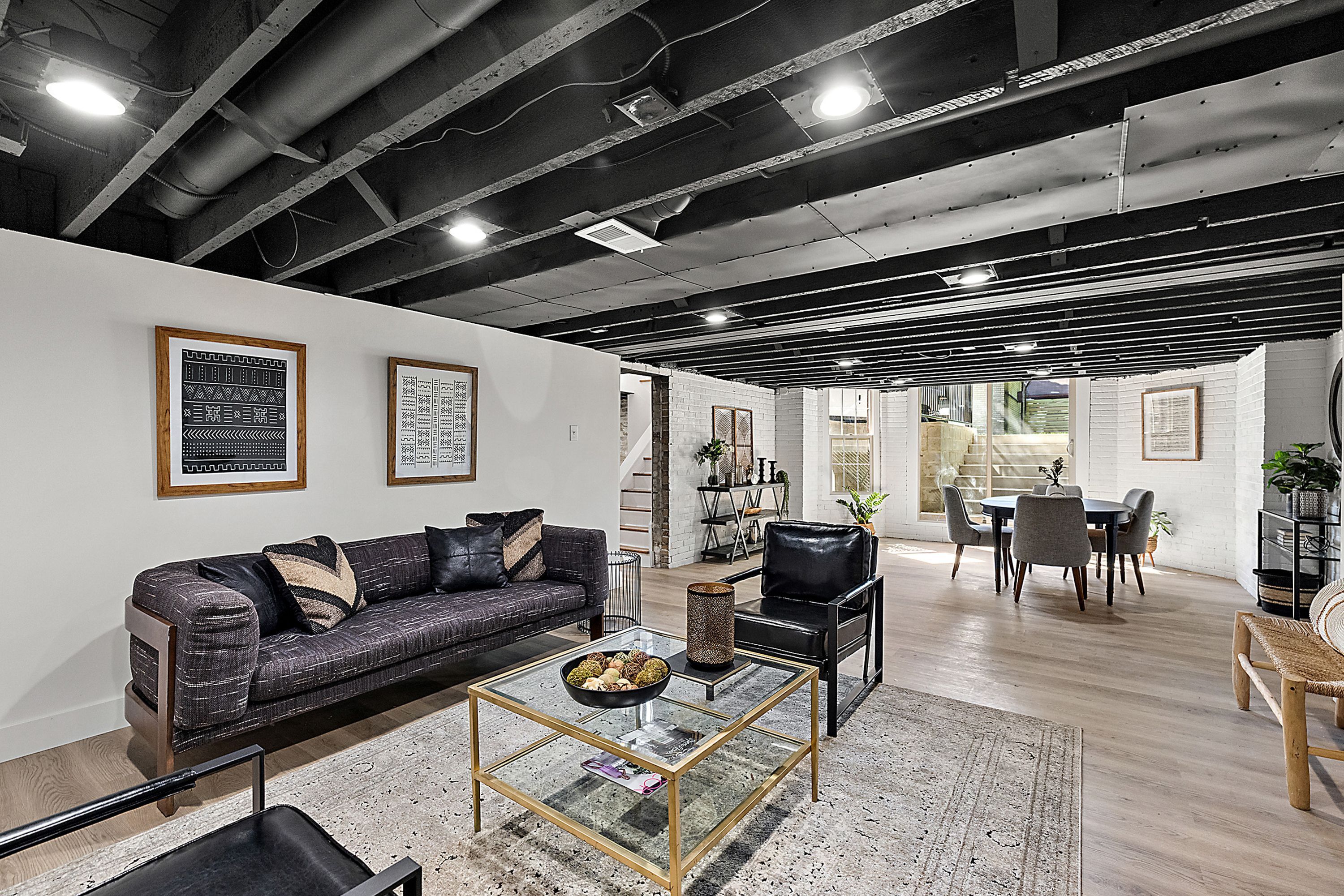 2423 CHICAGO Boulevard