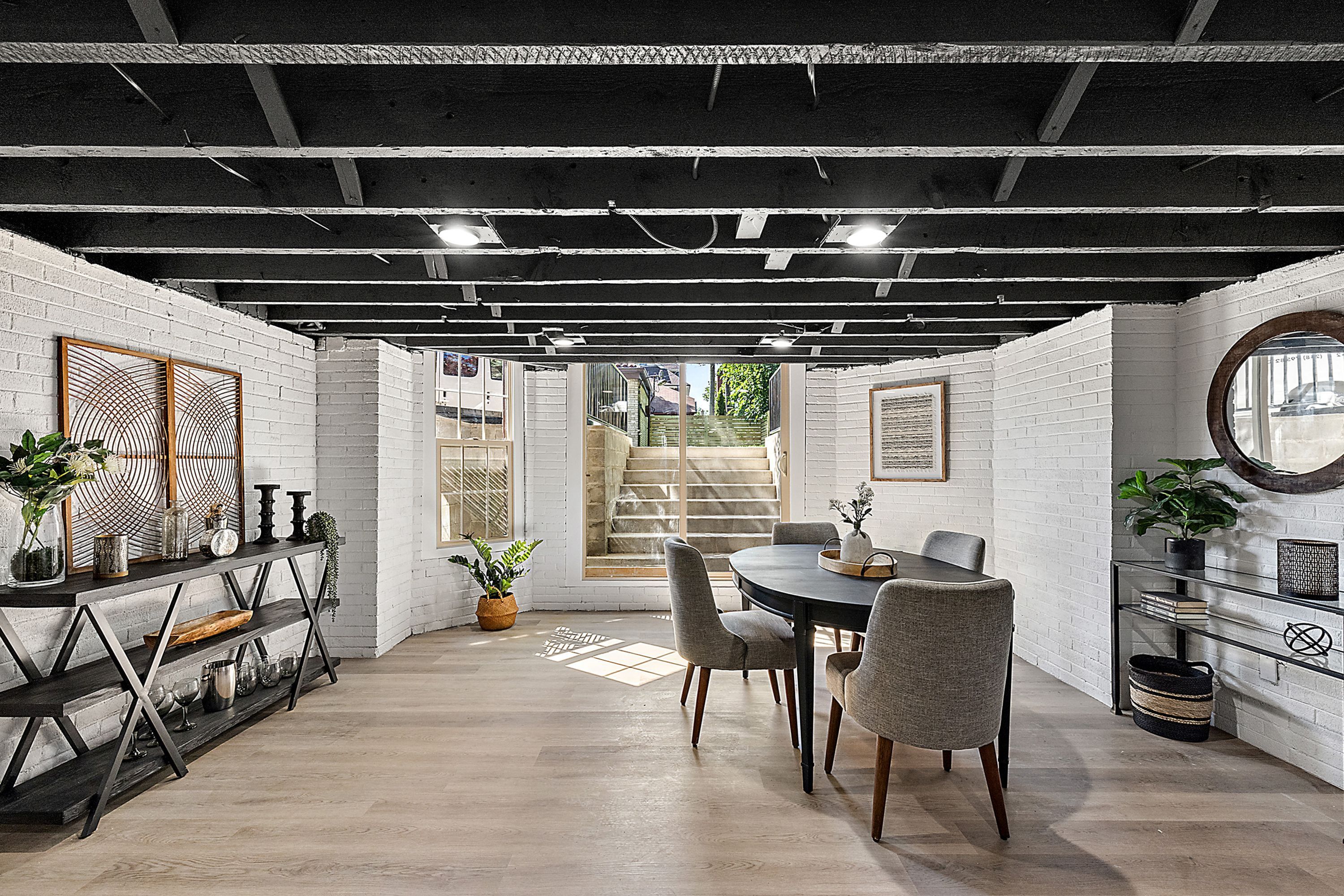 2423 CHICAGO Boulevard