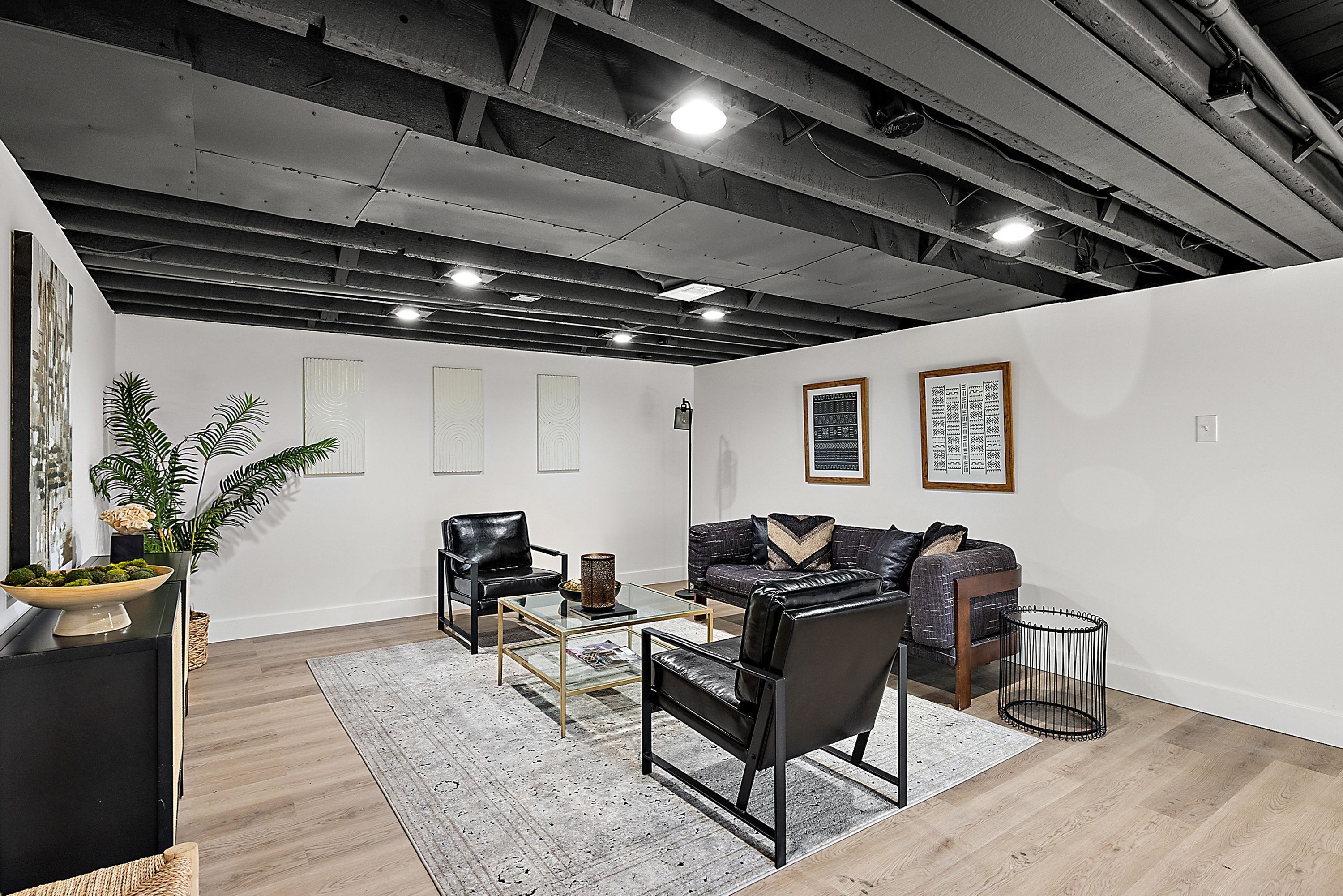 2423 CHICAGO Boulevard