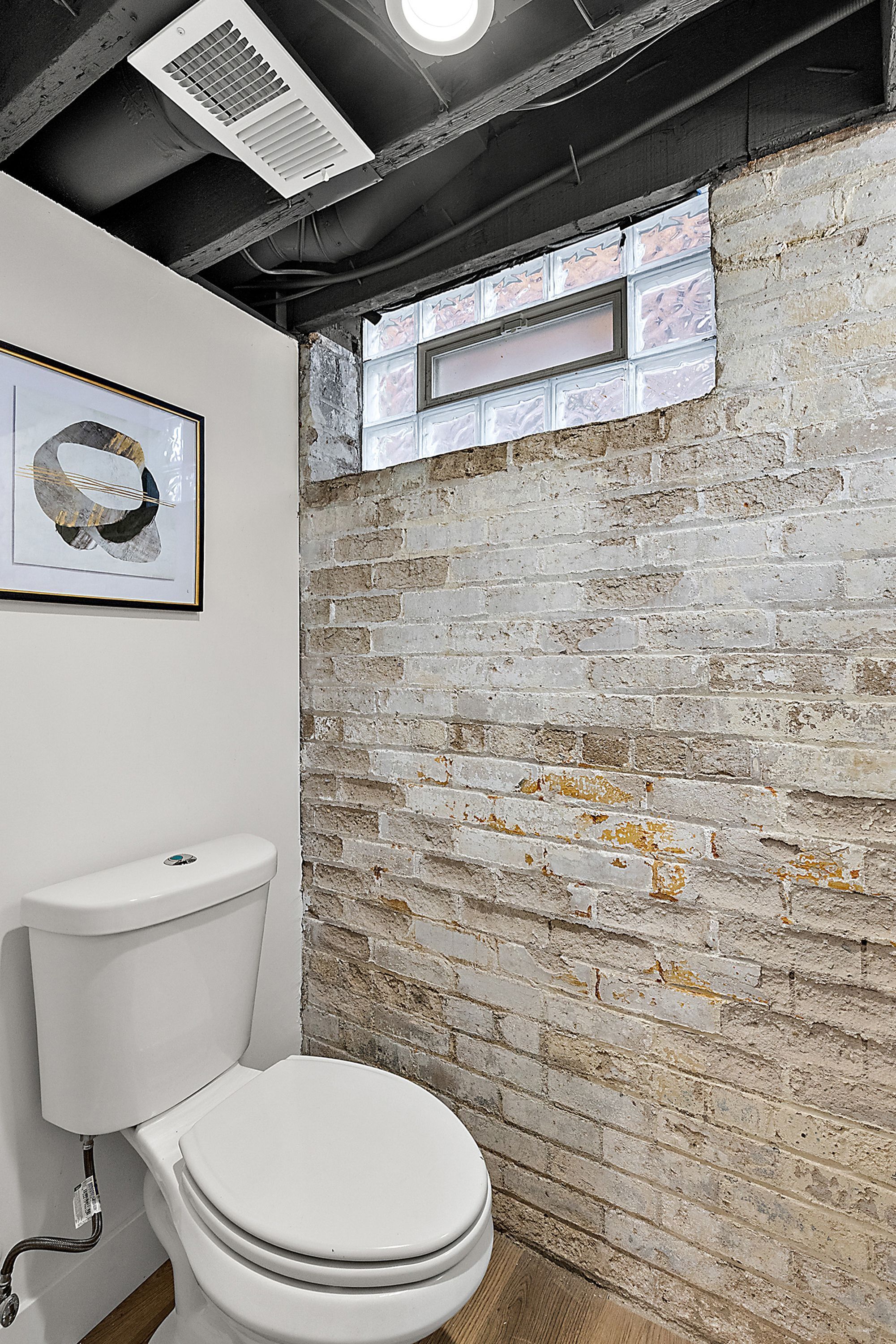 2423 CHICAGO Boulevard