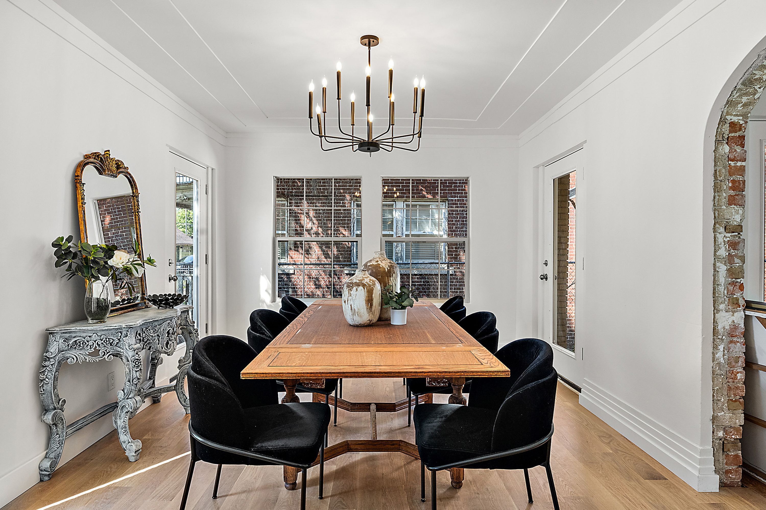 2423 CHICAGO Boulevard