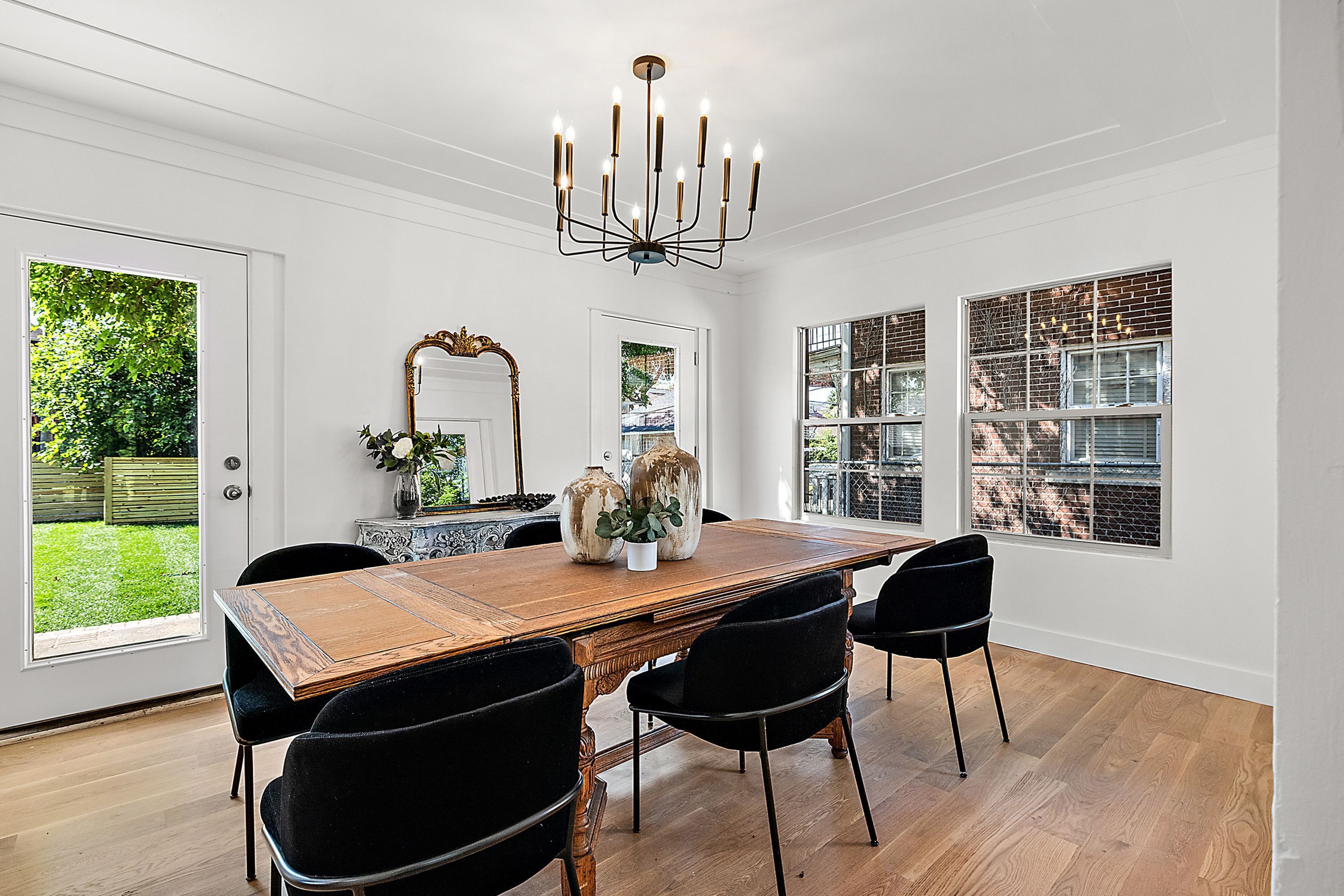 2423 CHICAGO Boulevard