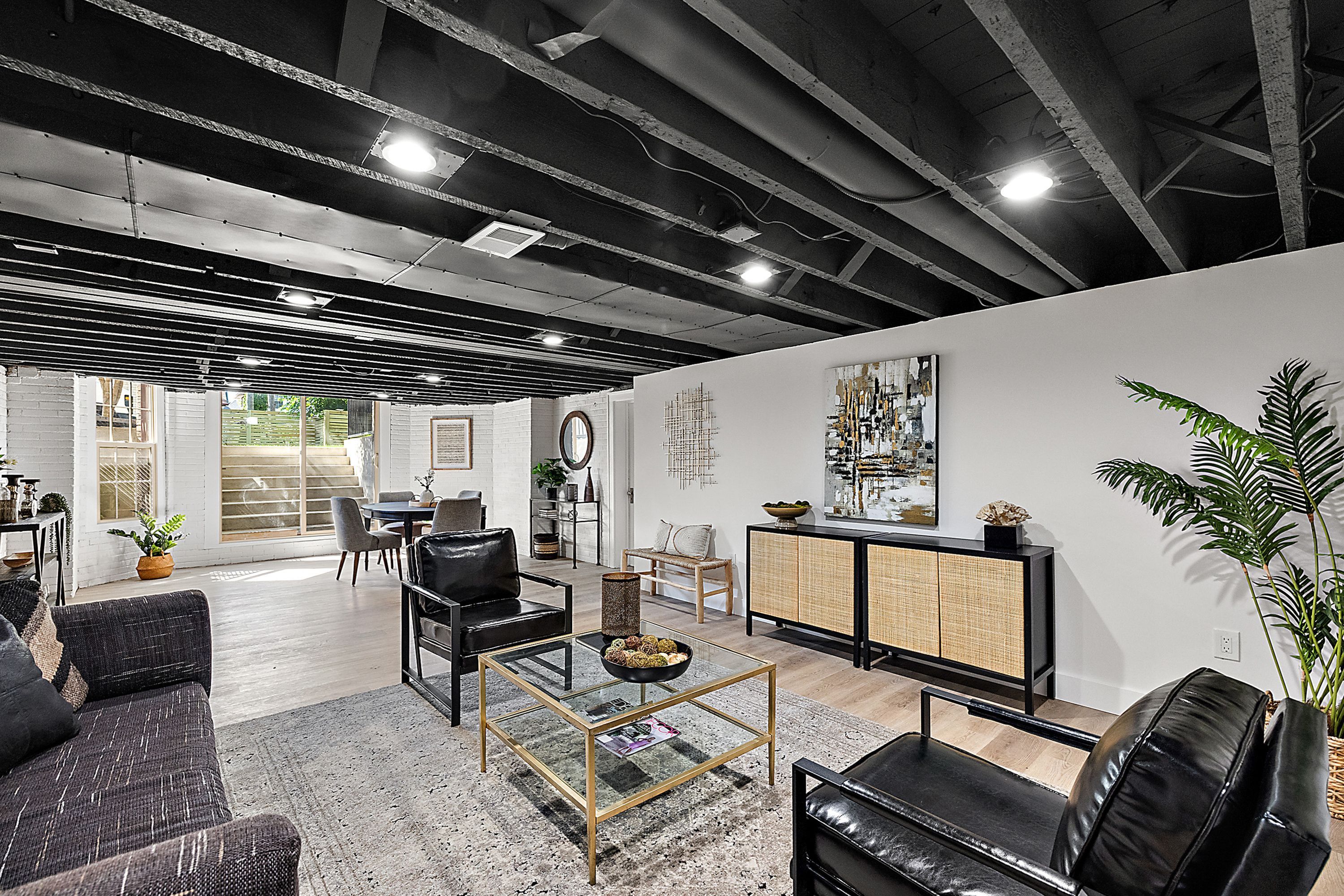 2423 CHICAGO Boulevard